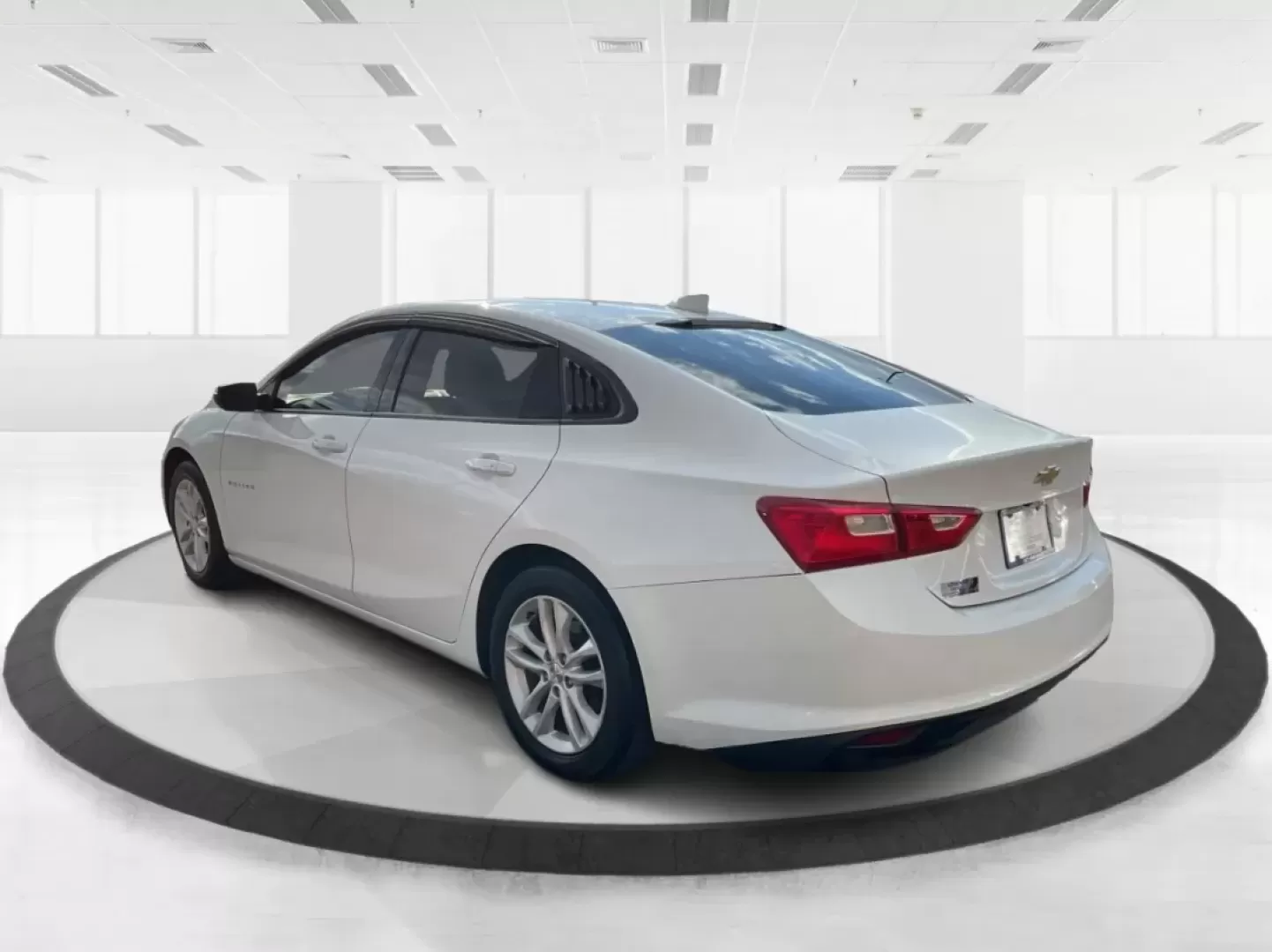 2017 Chevrolet Malibu 1LT (1G1ZE5ST4HF) with an 1.5L I-4 gasoline direct injection engine, located at 1184 Kauffman Ave, Fairborn, OH, 45324, (937) 908-9800, 39.807072, -84.030914 - ### Drive Your Dreams with This 2017 Chevrolet Malibu Perfect for Modern Living!<br /> <br /> Are you in search of a reliable sedan that balances comfort, efficiency, and style? Look no further than this stunning 2017 Chevrolet Malibu 1LT, available now at Advantage Car and Credit in Fairborn, OH. - Photo#4