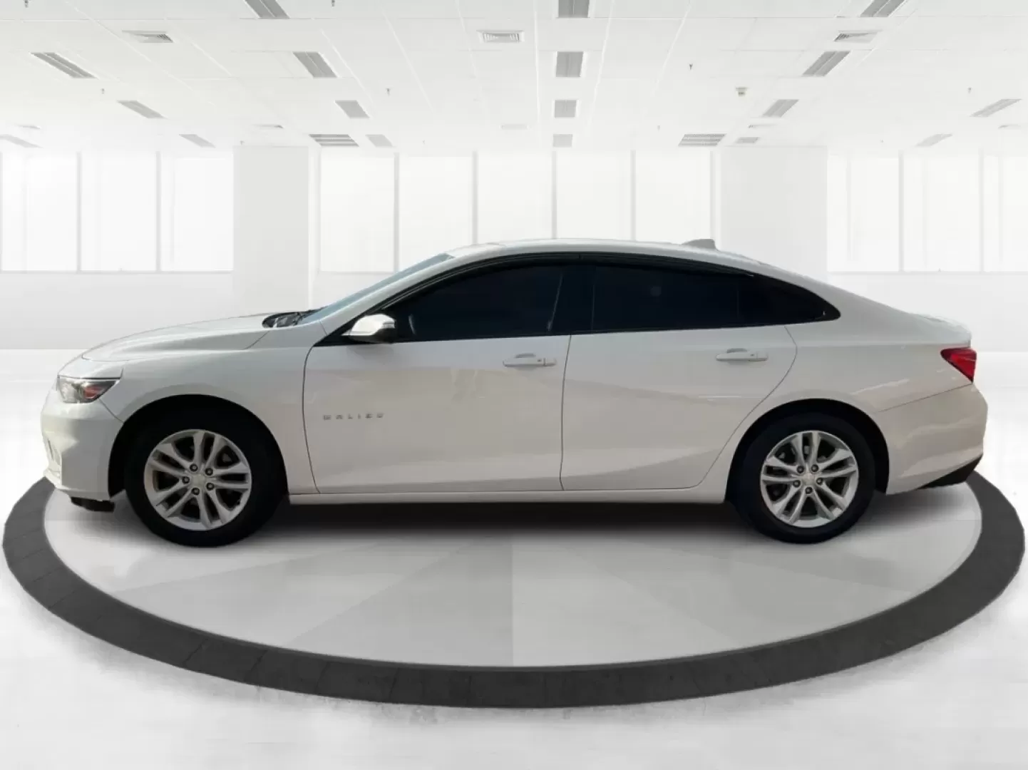 2017 Chevrolet Malibu 1LT (1G1ZE5ST4HF) with an 1.5L I-4 gasoline direct injection engine, located at 1184 Kauffman Ave, Fairborn, OH, 45324, (937) 908-9800, 39.807072, -84.030914 - ### Drive Your Dreams with This 2017 Chevrolet Malibu Perfect for Modern Living!<br /> <br /> Are you in search of a reliable sedan that balances comfort, efficiency, and style? Look no further than this stunning 2017 Chevrolet Malibu 1LT, available now at Advantage Car and Credit in Fairborn, OH. - Photo#5