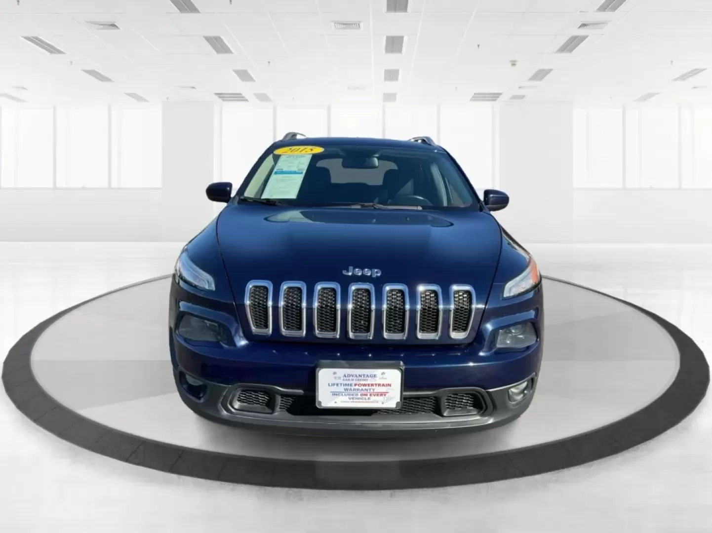 2015 Jeep Cherokee Latitude (1C4PJMCS5FW) with an Other engine, located at 4508 South Dixie Dr, Moraine, OH, 45439, (937) 908-9800, 39.689976, -84.218452 - **Adventure Awaits with the 2015 Jeep Cherokee Latitude at Advantage Car and Credit Moraine**<br /> <br /> Are you ready to elevate your lifestyle with a rugged yet refined vehicle? Whether you're commuting through the bustling streets of Moraine or embarking on a weekend adventure to nearby attrac - Photo#7