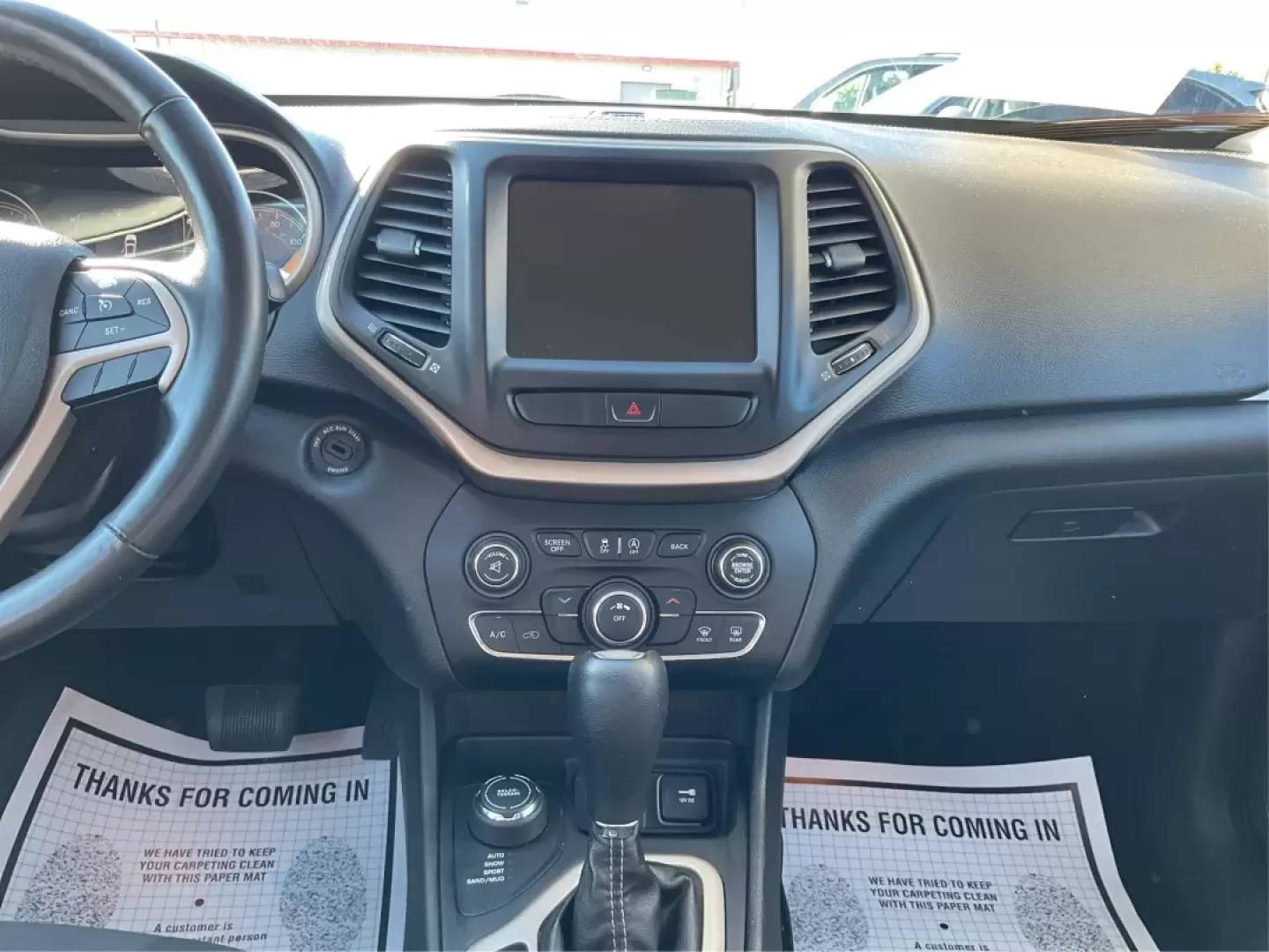 2015 Jeep Cherokee Latitude (1C4PJMCS5FW) with an Other engine, located at 4508 South Dixie Dr, Moraine, OH, 45439, (937) 908-9800, 39.689976, -84.218452 - **Adventure Awaits with the 2015 Jeep Cherokee Latitude at Advantage Car and Credit Moraine**<br /> <br /> Are you ready to elevate your lifestyle with a rugged yet refined vehicle? Whether you're commuting through the bustling streets of Moraine or embarking on a weekend adventure to nearby attrac - Photo#13