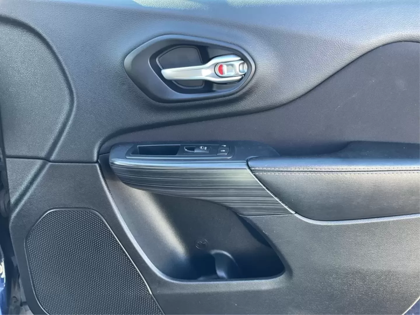 2015 Jeep Cherokee Latitude (1C4PJMCS5FW) with an Other engine, located at 4508 South Dixie Dr, Moraine, OH, 45439, (937) 908-9800, 39.689976, -84.218452 - **Adventure Awaits with the 2015 Jeep Cherokee Latitude at Advantage Car and Credit Moraine**<br /> <br /> Are you ready to elevate your lifestyle with a rugged yet refined vehicle? Whether you're commuting through the bustling streets of Moraine or embarking on a weekend adventure to nearby attrac - Photo#19