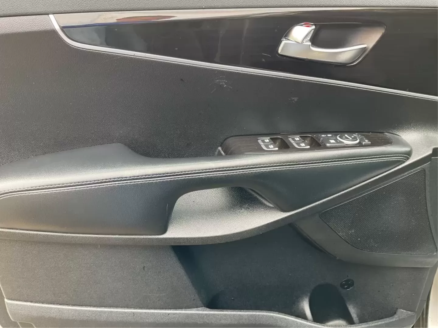 2019 Kia Sorento 2.4L LX (5XYPG4A33KG) with an 2.4L I-4 gasoline direct injection engine, located at 1951 S Dayton Lakeview Rd., New Carlisle, OH, 45344, (937) 908-9800, 39.890999, -84.050255 - **Discover Your Next Adventure with the 2019 Kia Sorento at Advantage Car and Credit!**<br /> <br /> Are you ready to elevate your lifestyle with a vehicle that perfectly blends comfort, versatility, and style? Look no further than the 2019 Kia Sorento, available now at Advantage Car and Credit in N - Photo#17