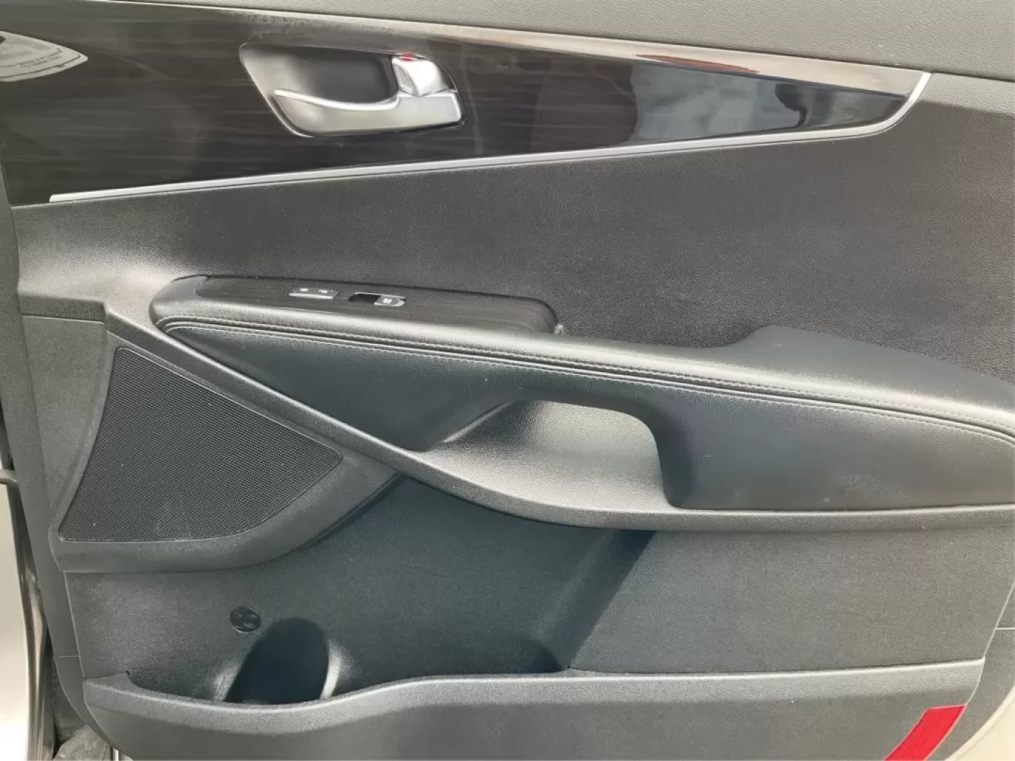 2019 Kia Sorento 2.4L LX (5XYPG4A33KG) with an 2.4L I-4 gasoline direct injection engine, located at 1951 S Dayton Lakeview Rd., New Carlisle, OH, 45344, (937) 908-9800, 39.890999, -84.050255 - **Discover Your Next Adventure with the 2019 Kia Sorento at Advantage Car and Credit!**<br /> <br /> Are you ready to elevate your lifestyle with a vehicle that perfectly blends comfort, versatility, and style? Look no further than the 2019 Kia Sorento, available now at Advantage Car and Credit in N - Photo#18