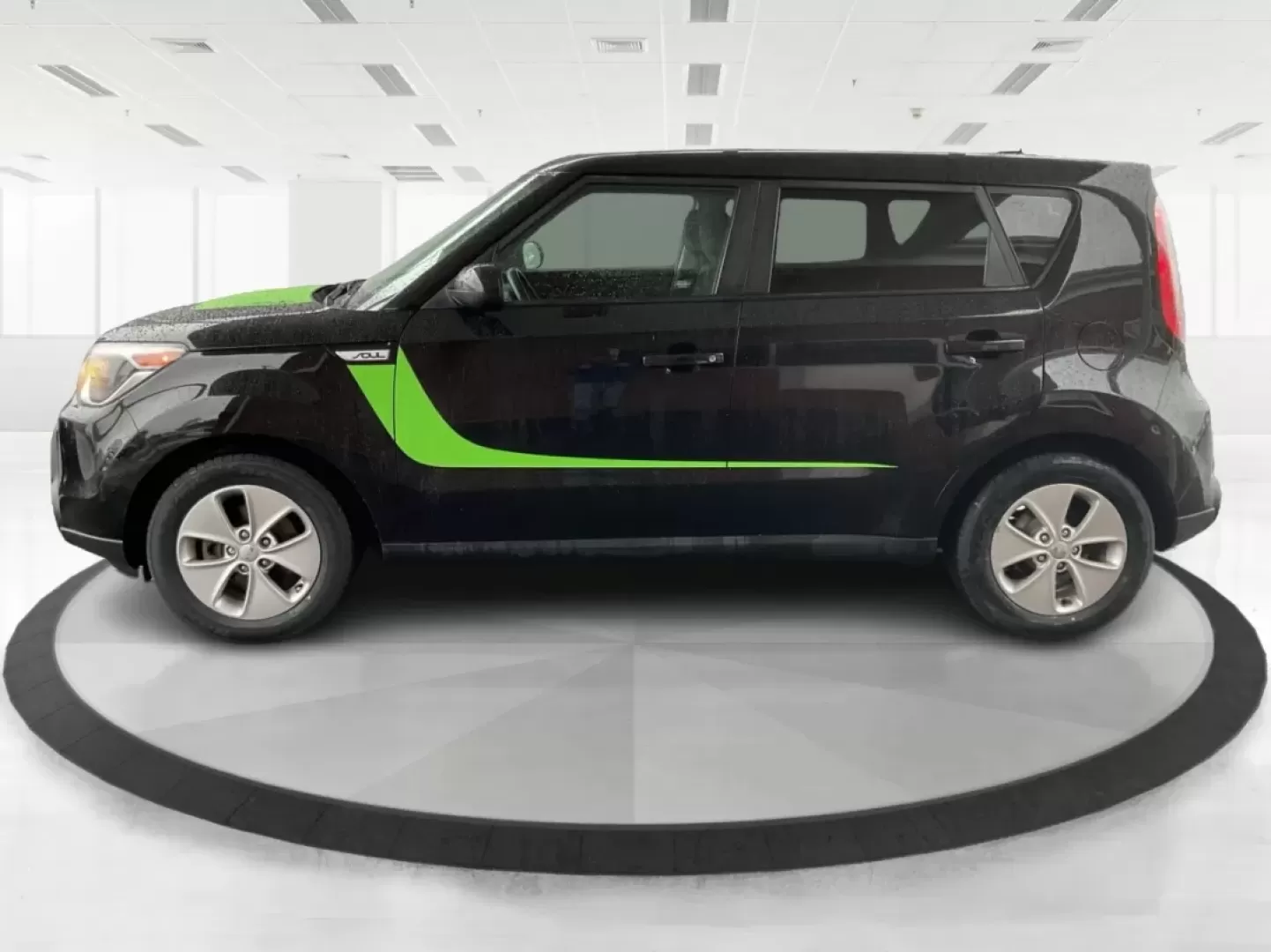 2016 Kia Soul Base (KNDJN2A25G7) with an Other engine, located at 401 Woodman Dr, Riverside, OH, 45431, (937) 908-9800, 39.760899, -84.123421 - **Unleash Your Adventures with the 2016 Kia Soul at Advantage Car and Credit - Riverside!**<br /> <br /> Are you ready to elevate your daily commutes and weekend getaways? The 2016 Kia Soul is the perfect vehicle for those seeking a blend of style, comfort, and practicality. With its spacious interi - Photo#5