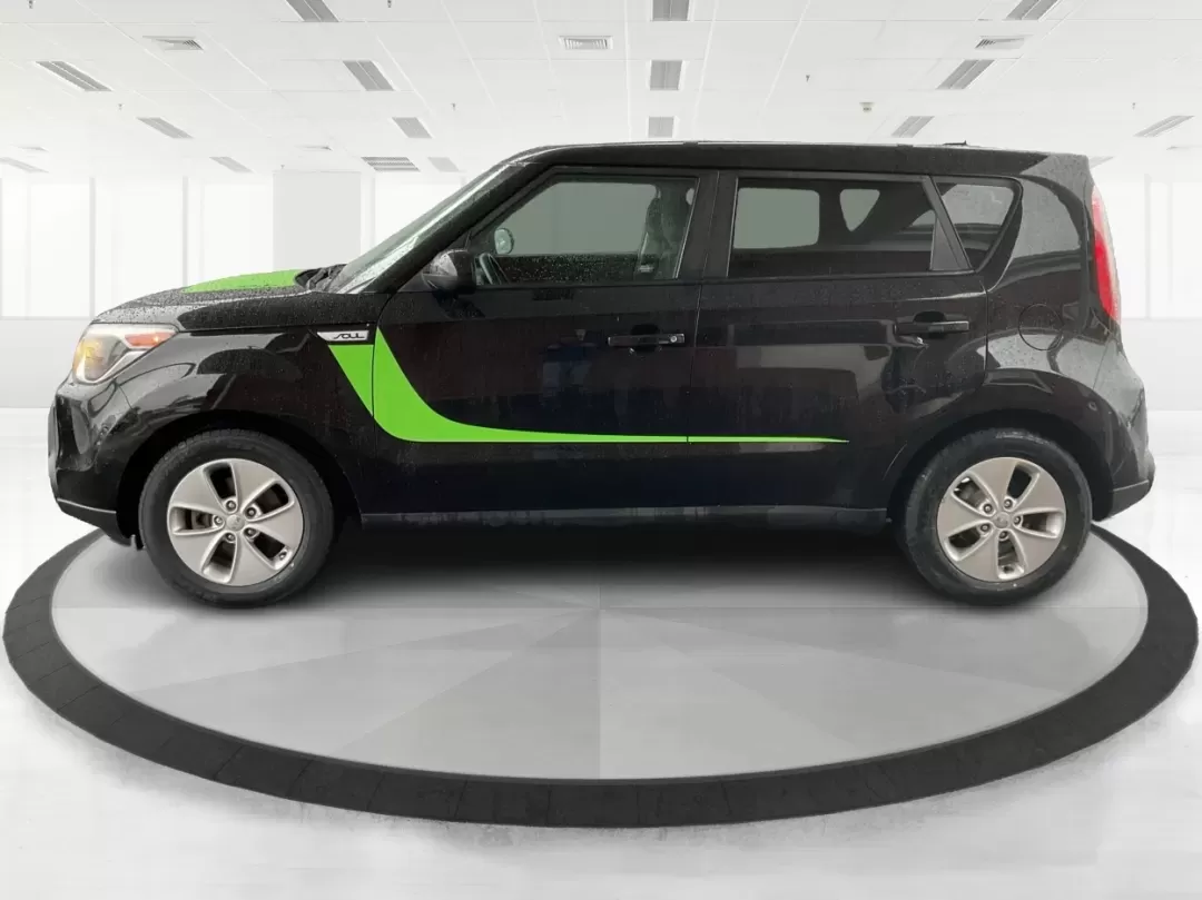 2016 Kia Soul Base (KNDJN2A25G7) with an Other engine, located at 401 Woodman Dr, Riverside, OH, 45431, (937) 908-9800, 39.760899, -84.123421 - **Unleash Your Adventures with the 2016 Kia Soul at Advantage Car and Credit - Riverside!**<br /> <br /> Are you ready to elevate your daily commutes and weekend getaways? The 2016 Kia Soul is the perfect vehicle for those seeking a blend of style, comfort, and practicality. With its spacious interi - Photo#5