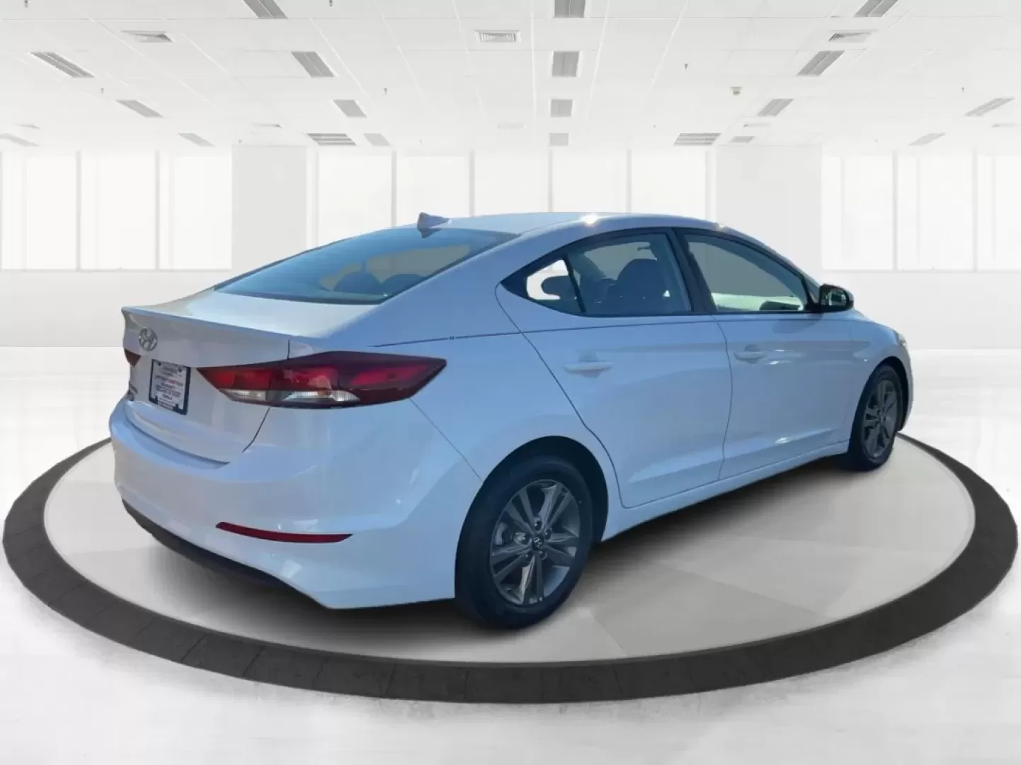 2018 Hyundai Elantra SEL (5NPD84LF6JH) with an Nu 2L I-4 DOHC engine, located at 8750 N County Rd 25A, Piqua, OH, 45356, (937) 908-9800, 40.164391, -84.232513 - **Elevate Your Daily Drive with the 2018 Hyundai Elantra SEL Perfect for Commuters and Families Alike!**<br /> <br /> Are you searching for a reliable and stylish vehicle that fits into your busy lifestyle? At Advantage Car and Credit - Piqua, we understand that finding the right car can be challen - Photo#2