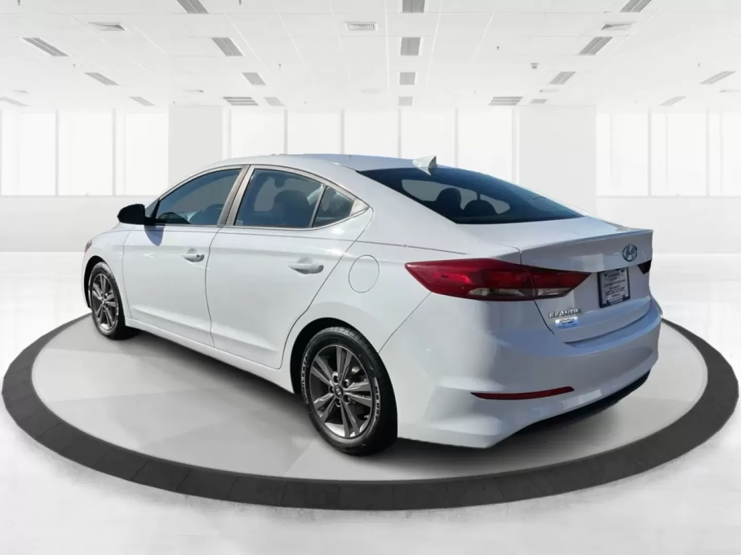 2018 Hyundai Elantra SEL (5NPD84LF6JH) with an Nu 2L I-4 DOHC engine, located at 8750 N County Rd 25A, Piqua, OH, 45356, (937) 908-9800, 40.164391, -84.232513 - **Elevate Your Daily Drive with the 2018 Hyundai Elantra SEL Perfect for Commuters and Families Alike!**<br /> <br /> Are you searching for a reliable and stylish vehicle that fits into your busy lifestyle? At Advantage Car and Credit - Piqua, we understand that finding the right car can be challen - Photo#4