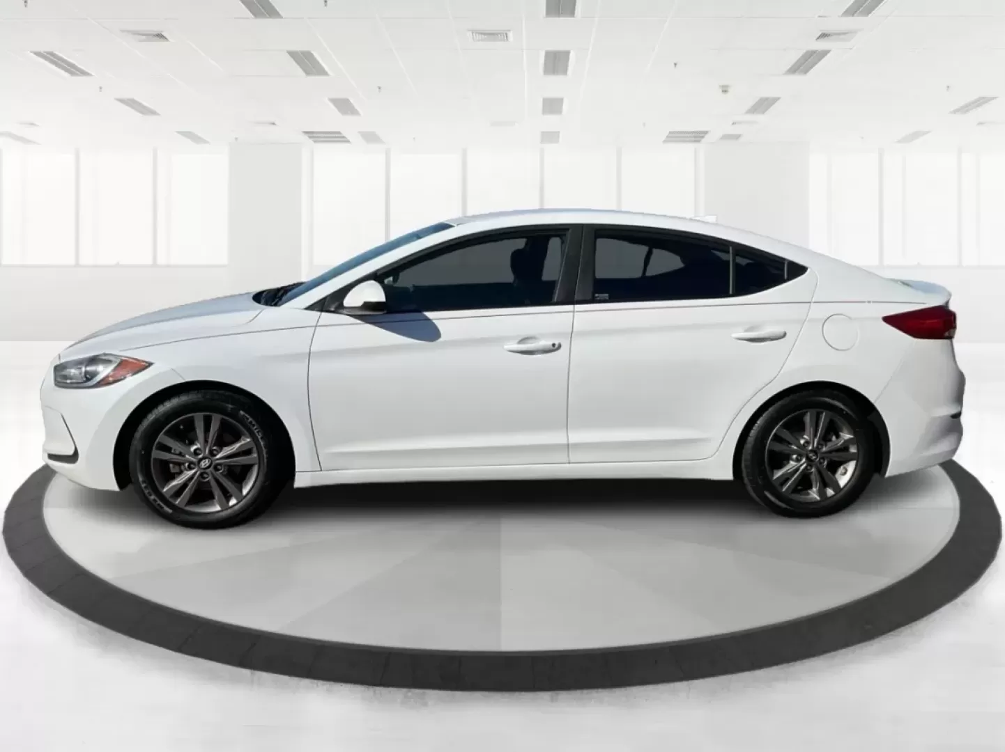 2018 Hyundai Elantra SEL (5NPD84LF6JH) with an Nu 2L I-4 DOHC engine, located at 8750 N County Rd 25A, Piqua, OH, 45356, (937) 908-9800, 40.164391, -84.232513 - **Elevate Your Daily Drive with the 2018 Hyundai Elantra SEL Perfect for Commuters and Families Alike!**<br /> <br /> Are you searching for a reliable and stylish vehicle that fits into your busy lifestyle? At Advantage Car and Credit - Piqua, we understand that finding the right car can be challen - Photo#5