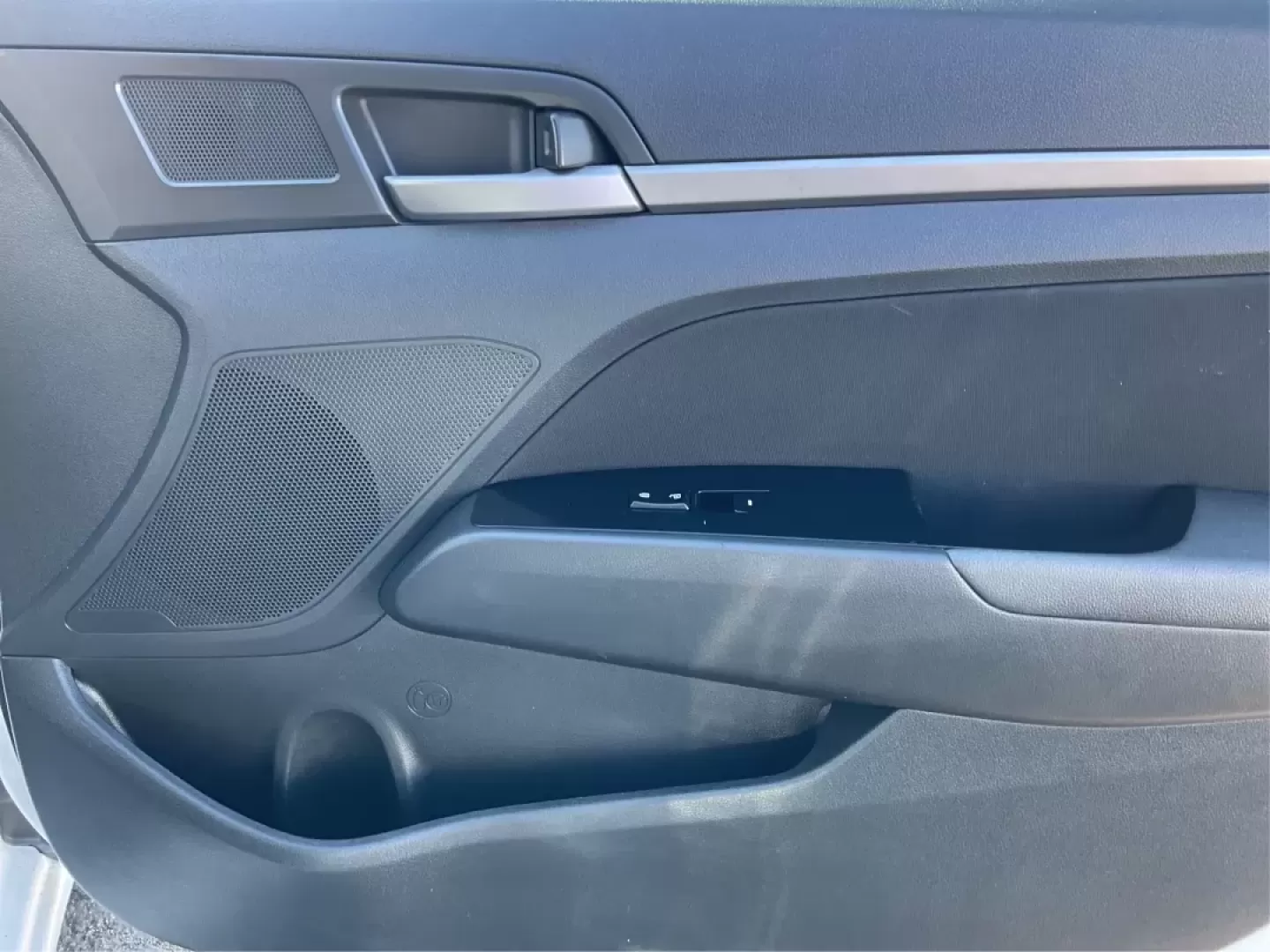 2018 Hyundai Elantra SEL (5NPD84LF6JH) with an Nu 2L I-4 DOHC engine, located at 8750 N County Rd 25A, Piqua, OH, 45356, (937) 908-9800, 40.164391, -84.232513 - **Elevate Your Daily Drive with the 2018 Hyundai Elantra SEL Perfect for Commuters and Families Alike!**<br /> <br /> Are you searching for a reliable and stylish vehicle that fits into your busy lifestyle? At Advantage Car and Credit - Piqua, we understand that finding the right car can be challen - Photo#18