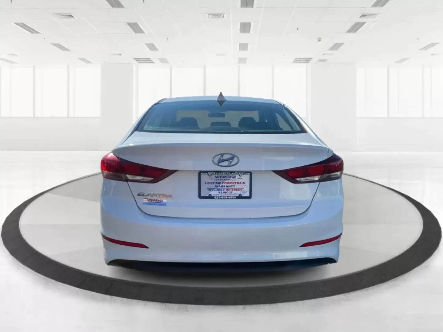 2018 Hyundai Elantra SEL (5NPD84LF6JH) with an Nu 2L I-4 DOHC engine, located at 4508 South Dixie Dr, Moraine, OH, 45439, (937) 908-9800, 39.689976, -84.218452 - **Elevate Your Daily Drive with the 2018 Hyundai Elantra SEL Perfect for Commuters and Families Alike!**<br /> <br /> Are you searching for a reliable and stylish vehicle that fits into your busy lifestyle? At Advantage Car and Credit - Piqua, we understand that finding the right car can be challen - Photo#3