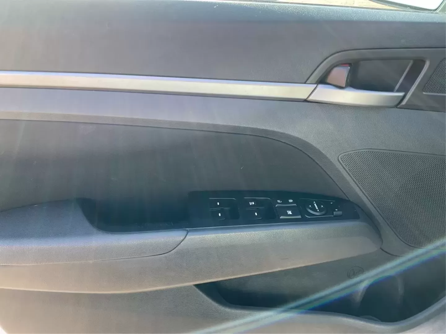 2018 Hyundai Elantra SEL (5NPD84LF6JH) with an Nu 2L I-4 DOHC engine, located at 4508 South Dixie Dr, Moraine, OH, 45439, (937) 908-9800, 39.689976, -84.218452 - **Elevate Your Daily Drive with the 2018 Hyundai Elantra SEL Perfect for Commuters and Families Alike!**<br /> <br /> Are you searching for a reliable and stylish vehicle that fits into your busy lifestyle? At Advantage Car and Credit - Piqua, we understand that finding the right car can be challen - Photo#17