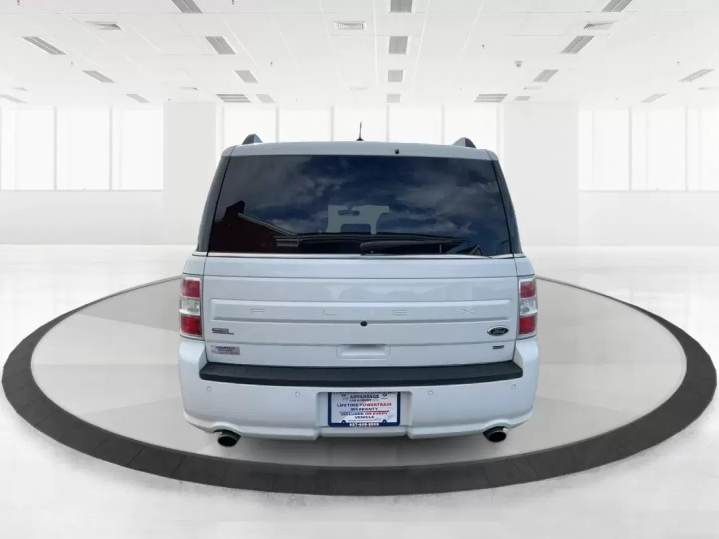 2015 Ford Flex SEL (2FMHK6C89FB) with an 3.5L V-6 DOHC engine, located at 4508 South Dixie Dr, Moraine, OH, 45439, (937) 908-9800, 39.689976, -84.218452 - **Embrace Adventures with the 2015 Ford Flex SEL at Advantage Car and Credit - Moraine!**<br /> <br /> Are you ready to elevate your lifestyle? The 2015 Ford Flex SEL is the perfect blend of comfort, versatility, and style, making it ideal for families and adventurers alike. Whether you're navigatin - Photo#3