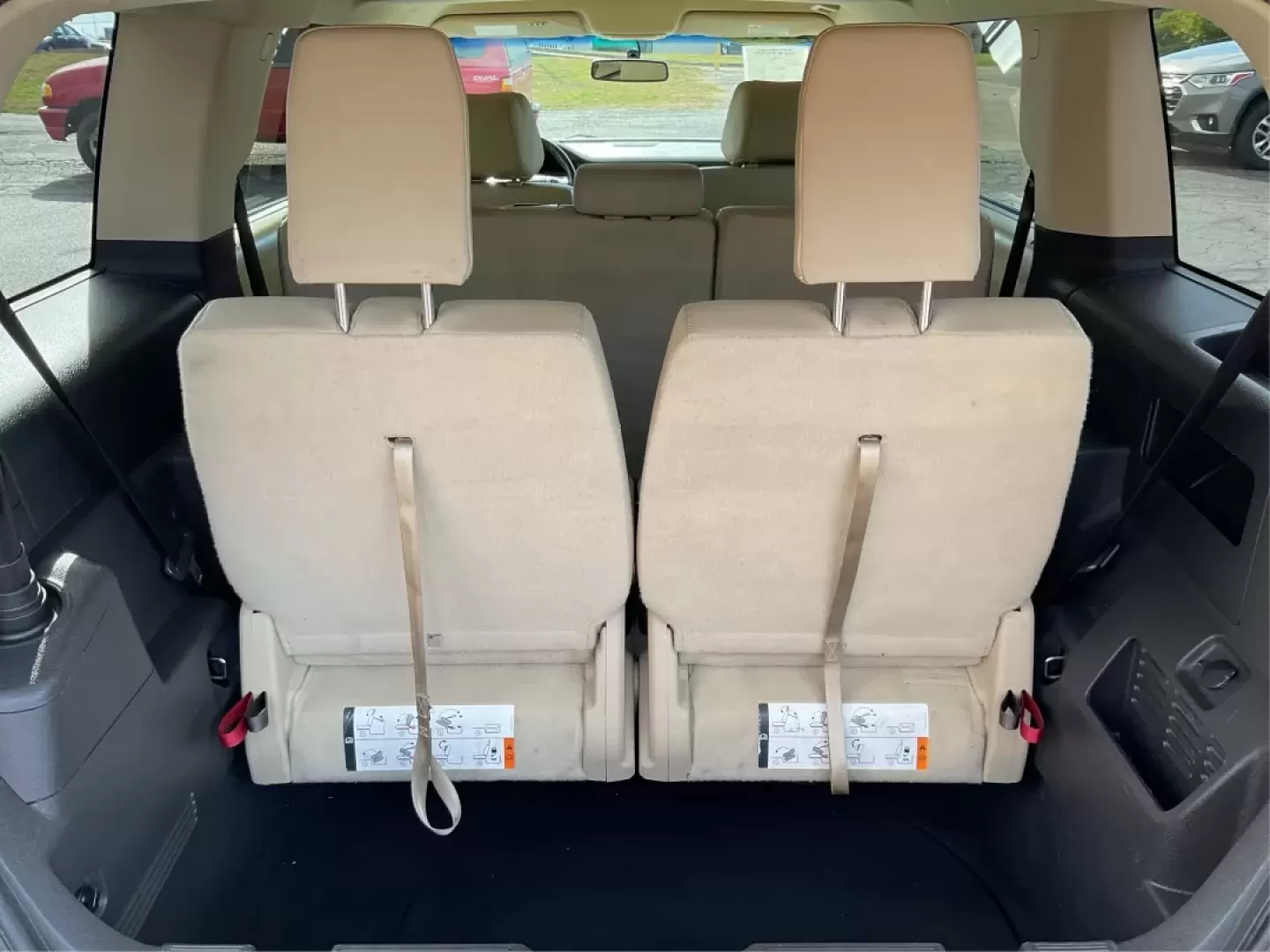 2015 Ford Flex SEL (2FMHK6C89FB) with an 3.5L V-6 DOHC engine, located at 4508 South Dixie Dr, Moraine, OH, 45439, (937) 908-9800, 39.689976, -84.218452 - **Embrace Adventures with the 2015 Ford Flex SEL at Advantage Car and Credit - Moraine!**<br /> <br /> Are you ready to elevate your lifestyle? The 2015 Ford Flex SEL is the perfect blend of comfort, versatility, and style, making it ideal for families and adventurers alike. Whether you're navigatin - Photo#12