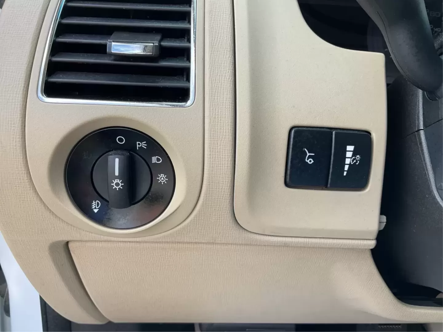 2015 Ford Flex SEL (2FMHK6C89FB) with an 3.5L V-6 DOHC engine, located at 4508 South Dixie Dr, Moraine, OH, 45439, (937) 908-9800, 39.689976, -84.218452 - **Embrace Adventures with the 2015 Ford Flex SEL at Advantage Car and Credit - Moraine!**<br /> <br /> Are you ready to elevate your lifestyle? The 2015 Ford Flex SEL is the perfect blend of comfort, versatility, and style, making it ideal for families and adventurers alike. Whether you're navigatin - Photo#17