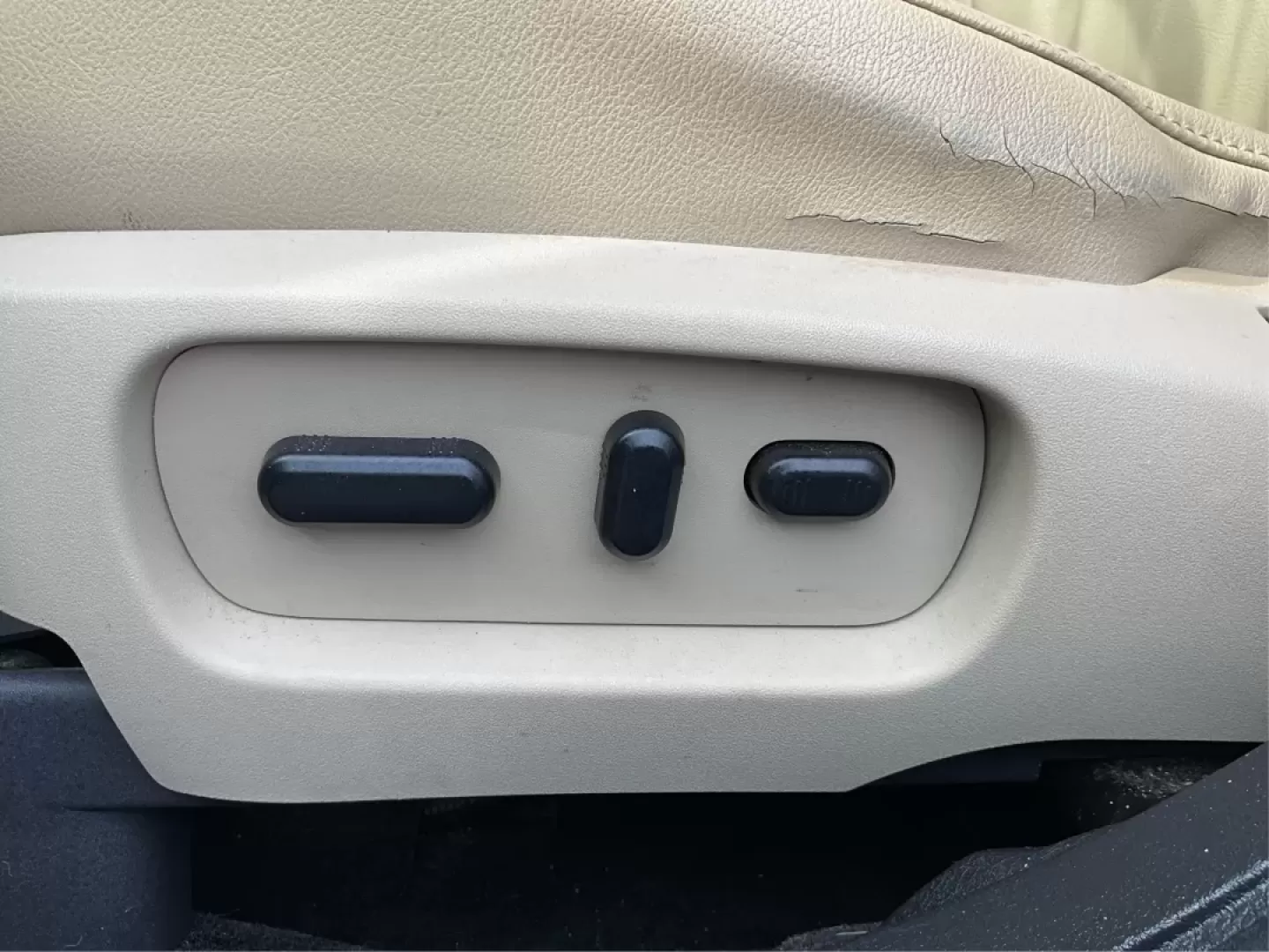 2015 Ford Flex SEL (2FMHK6C89FB) with an 3.5L V-6 DOHC engine, located at 4508 South Dixie Dr, Moraine, OH, 45439, (937) 908-9800, 39.689976, -84.218452 - **Embrace Adventures with the 2015 Ford Flex SEL at Advantage Car and Credit - Moraine!**<br /> <br /> Are you ready to elevate your lifestyle? The 2015 Ford Flex SEL is the perfect blend of comfort, versatility, and style, making it ideal for families and adventurers alike. Whether you're navigatin - Photo#18