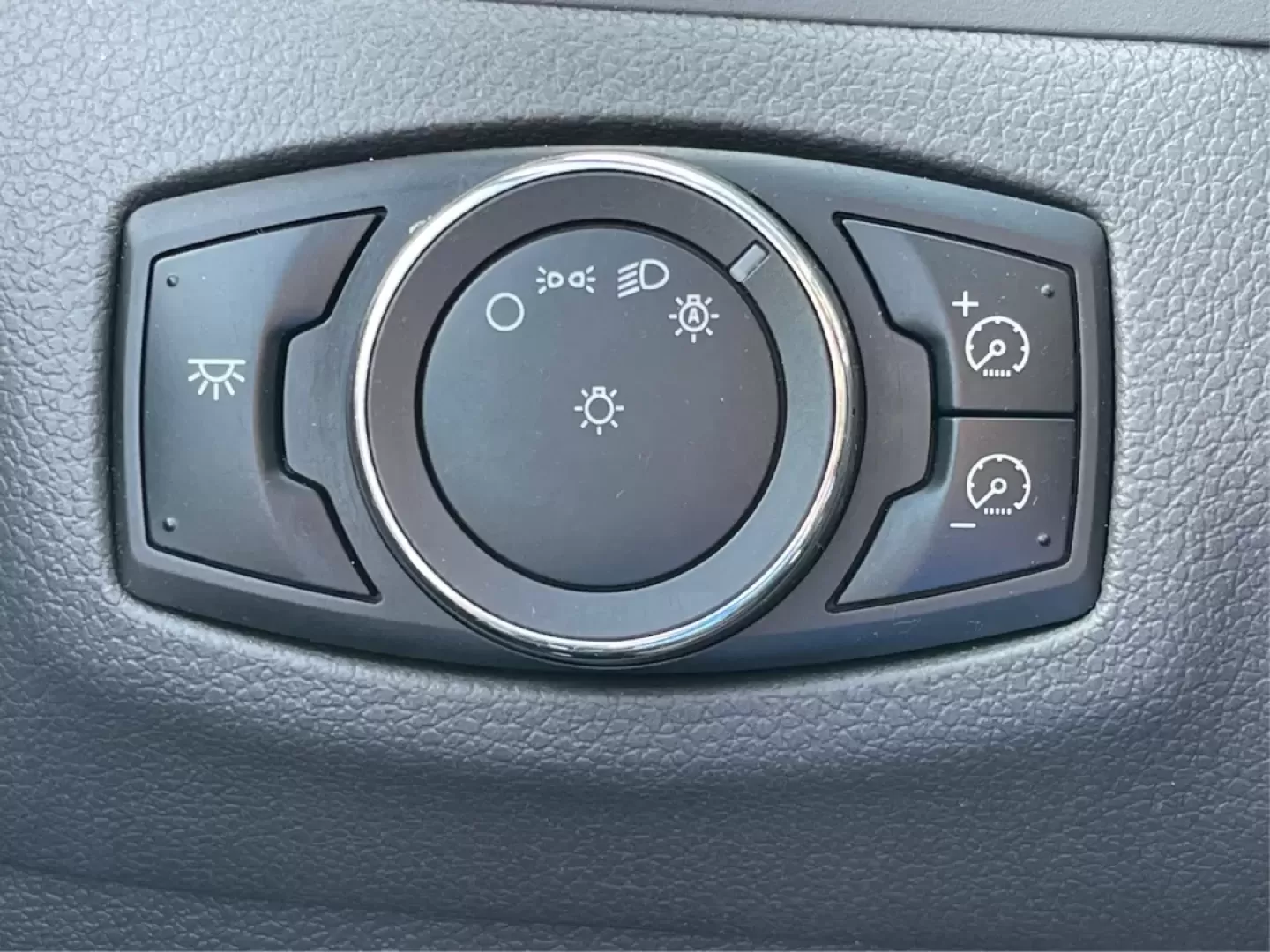 2013 Ford Edge Limited (2FMDK4KC5DB) with an 3.5L V-6 DOHC engine, located at 4508 South Dixie Dr, Moraine, OH, 45439, (937) 908-9800, 39.689976, -84.218452 - **Elevate Your Lifestyle with the 2013 Ford Edge Limited at Advantage Car and Credit - Moraine!**<br /> <br /> Are you searching for the perfect SUV that effortlessly blends comfort, functionality, and style? Look no further than the 2013 Ford Edge Limited, available now at Advantage Car and Credit - Photo#17