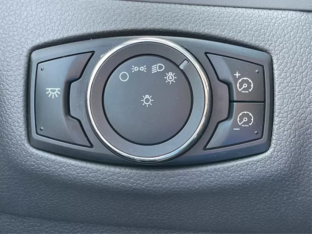 2013 Ford Edge Limited (2FMDK4KC5DB) with an 3.5L V-6 DOHC engine, located at 4508 South Dixie Dr, Moraine, OH, 45439, (937) 908-9800, 39.689976, -84.218452 - **Elevate Your Lifestyle with the 2013 Ford Edge Limited at Advantage Car and Credit - Moraine!**<br /> <br /> Are you searching for the perfect SUV that effortlessly blends comfort, functionality, and style? Look no further than the 2013 Ford Edge Limited, available now at Advantage Car and Credit - Photo#17