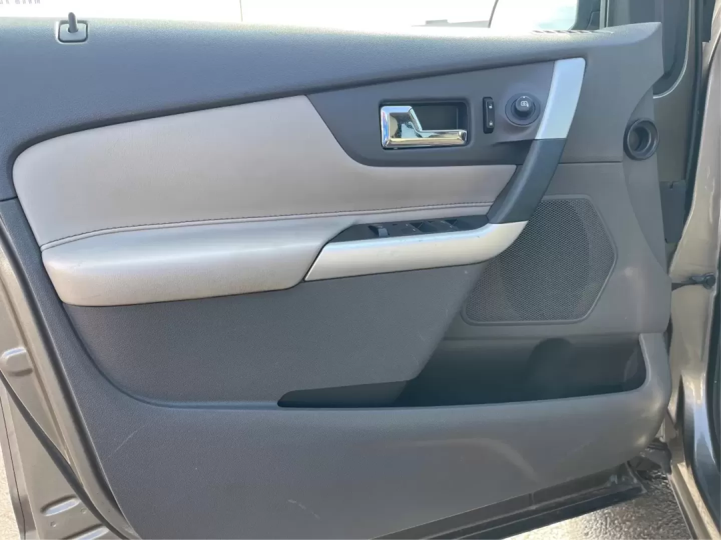 2013 Ford Edge Limited (2FMDK4KC5DB) with an 3.5L V-6 DOHC engine, located at 4508 South Dixie Dr, Moraine, OH, 45439, (937) 908-9800, 39.689976, -84.218452 - **Elevate Your Lifestyle with the 2013 Ford Edge Limited at Advantage Car and Credit - Moraine!**<br /> <br /> Are you searching for the perfect SUV that effortlessly blends comfort, functionality, and style? Look no further than the 2013 Ford Edge Limited, available now at Advantage Car and Credit - Photo#19