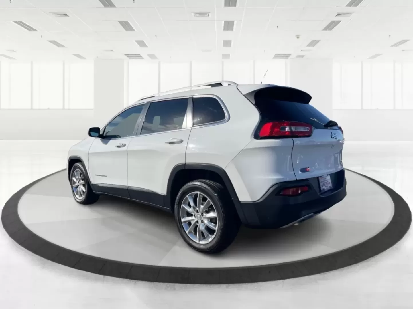 2014 Jeep Cherokee Limited (1C4PJLDB2EW) with an Other engine, located at 1099 N County Rd 25A , Troy, OH, 45373, (937) 908-9800, 40.057079, -84.212883 - **Unleash Your Adventurous Spirit with the 2014 Jeep Cherokee Limited!**<br /> <br /> Are you ready to enhance your lifestyle with a vehicle that perfectly balances comfort, capability, and style? Look no further than the 2014 Jeep Cherokee Limited, available now at Advantage Car and Credit in Xenia - Photo#4