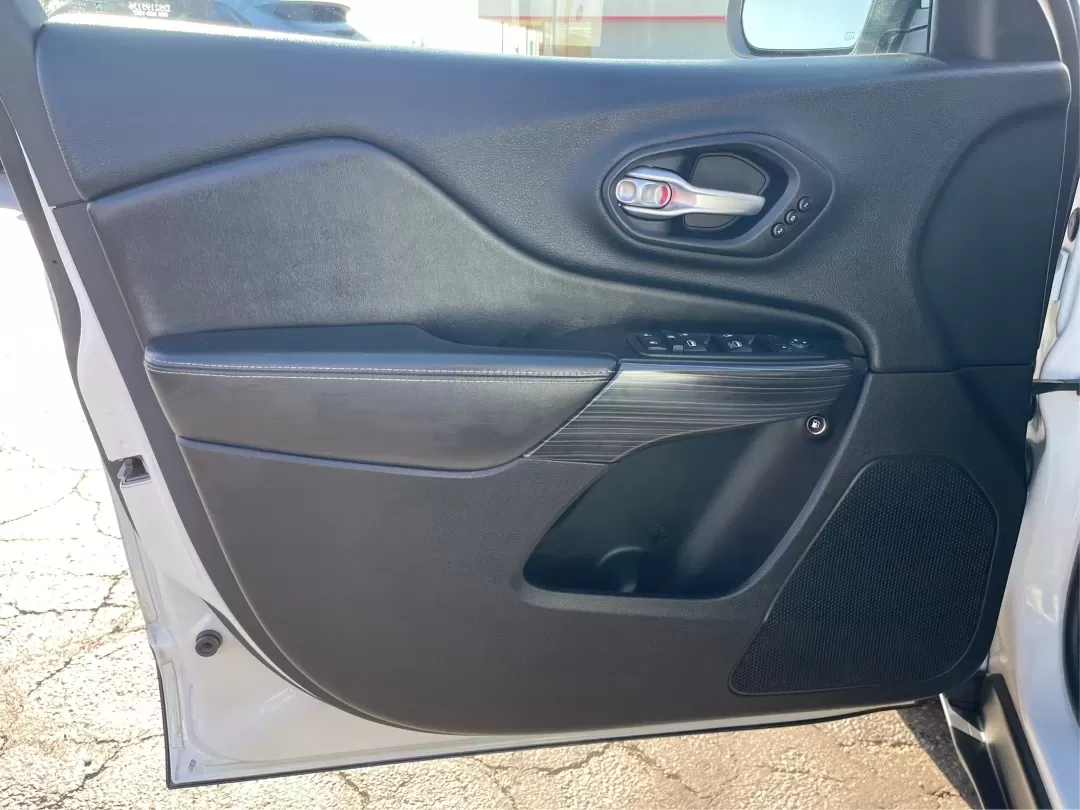 2014 Jeep Cherokee Limited (1C4PJLDB2EW) with an Other engine, located at 1230 East Main St, Xenia, OH, 45385, (937) 908-9800, 39.688026, -83.910172 - **Unleash Your Adventurous Spirit with the 2014 Jeep Cherokee Limited!**<br /> <br /> Are you ready to enhance your lifestyle with a vehicle that perfectly balances comfort, capability, and style? Look no further than the 2014 Jeep Cherokee Limited, available now at Advantage Car and Credit in Xenia - Photo#18