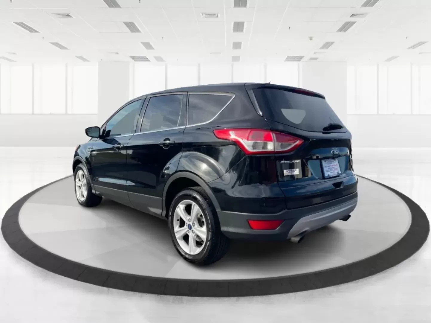 2016 Ford Escape SE (1FMCU0G97GU) with an Other engine, located at 1184 Kauffman Ave, Fairborn, OH, 45324, (937) 908-9800, 39.807072, -84.030914 - ### Discover the Adventure-Ready 2016 Ford Escape SE at Advantage Car and Credit - Fairborn!<br /> <br /> Are you looking for a compact SUV that fits perfectly into your busy lifestyle? The 2016 Ford Escape SE is your ticket to weekend adventures, family outings, or daily commutes while offering com - Photo#4