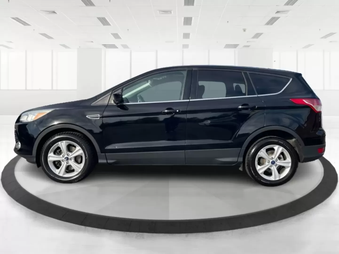 2016 Ford Escape SE (1FMCU0G97GU) with an Other engine, located at 1184 Kauffman Ave, Fairborn, OH, 45324, (937) 908-9800, 39.807072, -84.030914 - ### Discover the Adventure-Ready 2016 Ford Escape SE at Advantage Car and Credit - Fairborn!<br /> <br /> Are you looking for a compact SUV that fits perfectly into your busy lifestyle? The 2016 Ford Escape SE is your ticket to weekend adventures, family outings, or daily commutes while offering com - Photo#5