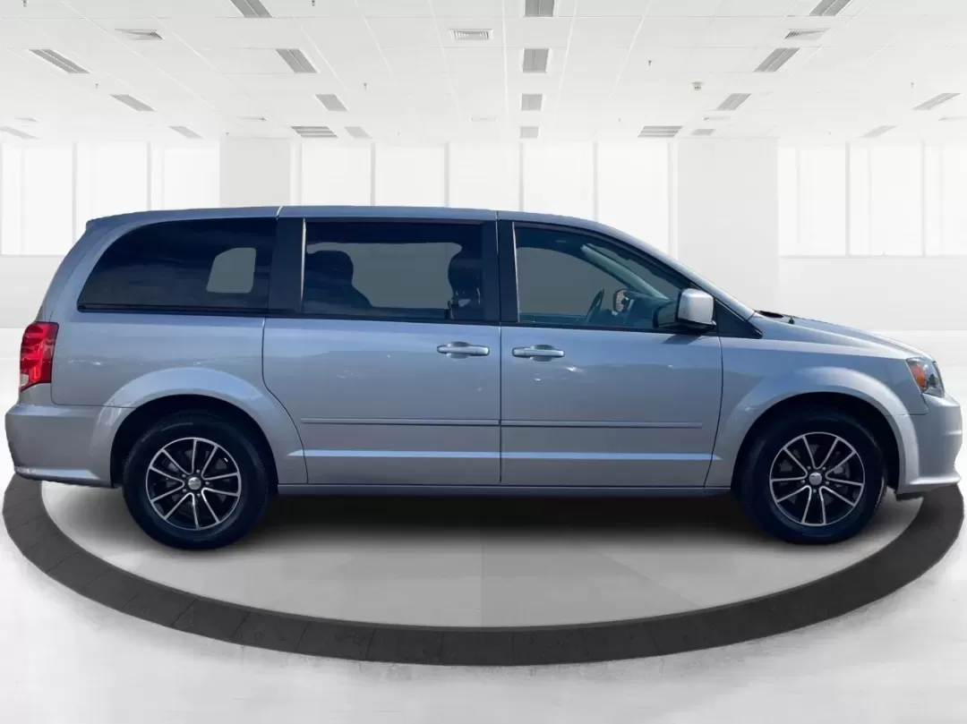 2017 Dodge Grand Caravan SE Plus (2C4RDGBGXHR) with an Pentastar 3.6L V-6 DOHC engine, located at 1230 East Main St, Xenia, OH, 45385, (937) 908-9800, 39.688026, -83.910172 - Are you ready to hit the road for family adventures or daily commutes? The 2017 Dodge Grand Caravan SE Plus is your ideal companion, blending comfort, versatility, and reliability in one stylish package. Perfect for growing families or anyone in need of a spacious ride, this passenger van is designe - Photo#1