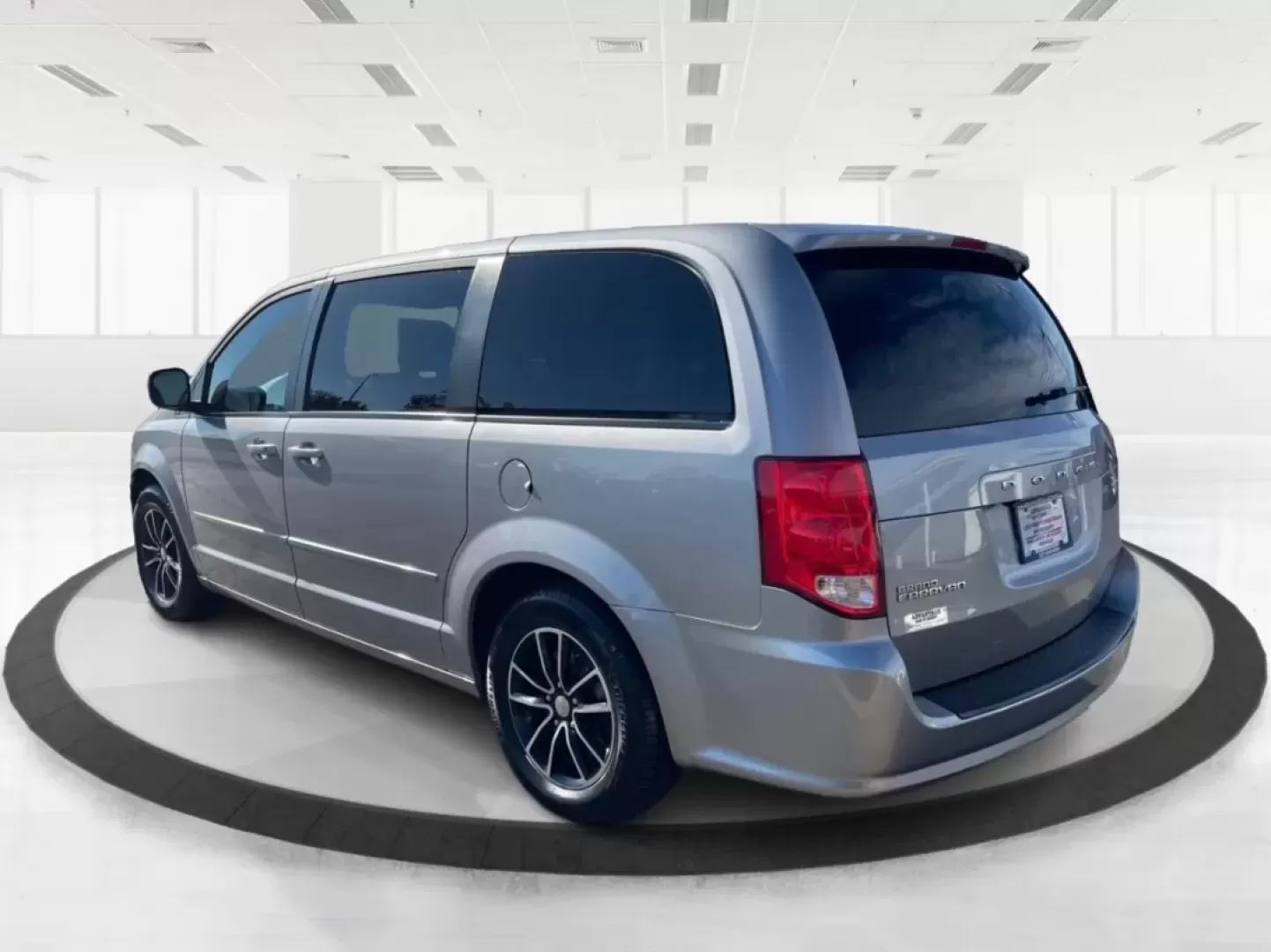 2017 Dodge Grand Caravan SE Plus (2C4RDGBGXHR) with an Pentastar 3.6L V-6 DOHC engine, located at 1230 East Main St, Xenia, OH, 45385, (937) 908-9800, 39.688026, -83.910172 - Are you ready to hit the road for family adventures or daily commutes? The 2017 Dodge Grand Caravan SE Plus is your ideal companion, blending comfort, versatility, and reliability in one stylish package. Perfect for growing families or anyone in need of a spacious ride, this passenger van is designe - Photo#4