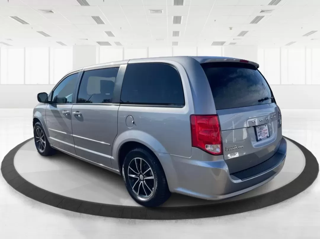 2017 Dodge Grand Caravan SE Plus (2C4RDGBGXHR) with an Pentastar 3.6L V-6 DOHC engine, located at 1230 East Main St, Xenia, OH, 45385, (937) 908-9800, 39.688026, -83.910172 - Are you ready to hit the road for family adventures or daily commutes? The 2017 Dodge Grand Caravan SE Plus is your ideal companion, blending comfort, versatility, and reliability in one stylish package. Perfect for growing families or anyone in need of a spacious ride, this passenger van is designe - Photo#4