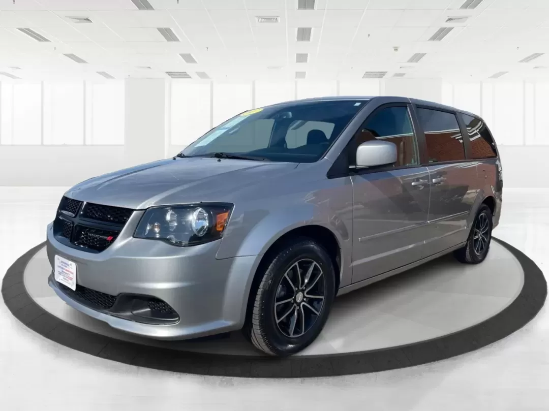 2017 Dodge Grand Caravan SE Plus (2C4RDGBGXHR) with an Pentastar 3.6L V-6 DOHC engine, located at 1230 East Main St, Xenia, OH, 45385, (937) 908-9800, 39.688026, -83.910172 - Are you ready to hit the road for family adventures or daily commutes? The 2017 Dodge Grand Caravan SE Plus is your ideal companion, blending comfort, versatility, and reliability in one stylish package. Perfect for growing families or anyone in need of a spacious ride, this passenger van is designe - Photo#8