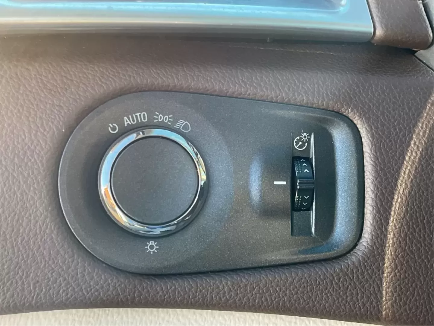 2014 Cadillac SRX Luxury Collection (3GYFNBE35ES) with an 3.6L V-6 gasoline direct injection engine, located at 401 Woodman Dr, Riverside, OH, 45431, (937) 908-9800, 39.760899, -84.123421 - **Elevate Your Everyday Adventures with the 2014 Cadillac SRX Luxury Collection!**<br /> <br /> Are you ready to redefine your driving experience? Imagine cruising through the picturesque streets of Riverside, OH, in a vehicle that seamlessly blends luxury, comfort, and practicality. The 2014 Cadill - Photo#17