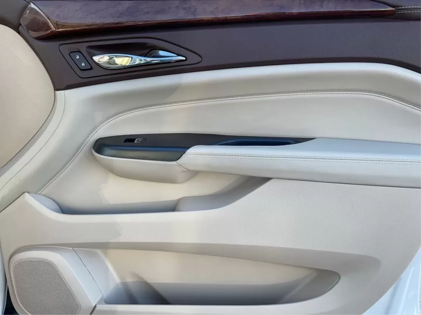 2014 Cadillac SRX Luxury Collection (3GYFNBE35ES) with an 3.6L V-6 gasoline direct injection engine, located at 401 Woodman Dr, Riverside, OH, 45431, (937) 908-9800, 39.760899, -84.123421 - **Elevate Your Everyday Adventures with the 2014 Cadillac SRX Luxury Collection!**<br /> <br /> Are you ready to redefine your driving experience? Imagine cruising through the picturesque streets of Riverside, OH, in a vehicle that seamlessly blends luxury, comfort, and practicality. The 2014 Cadill - Photo#20