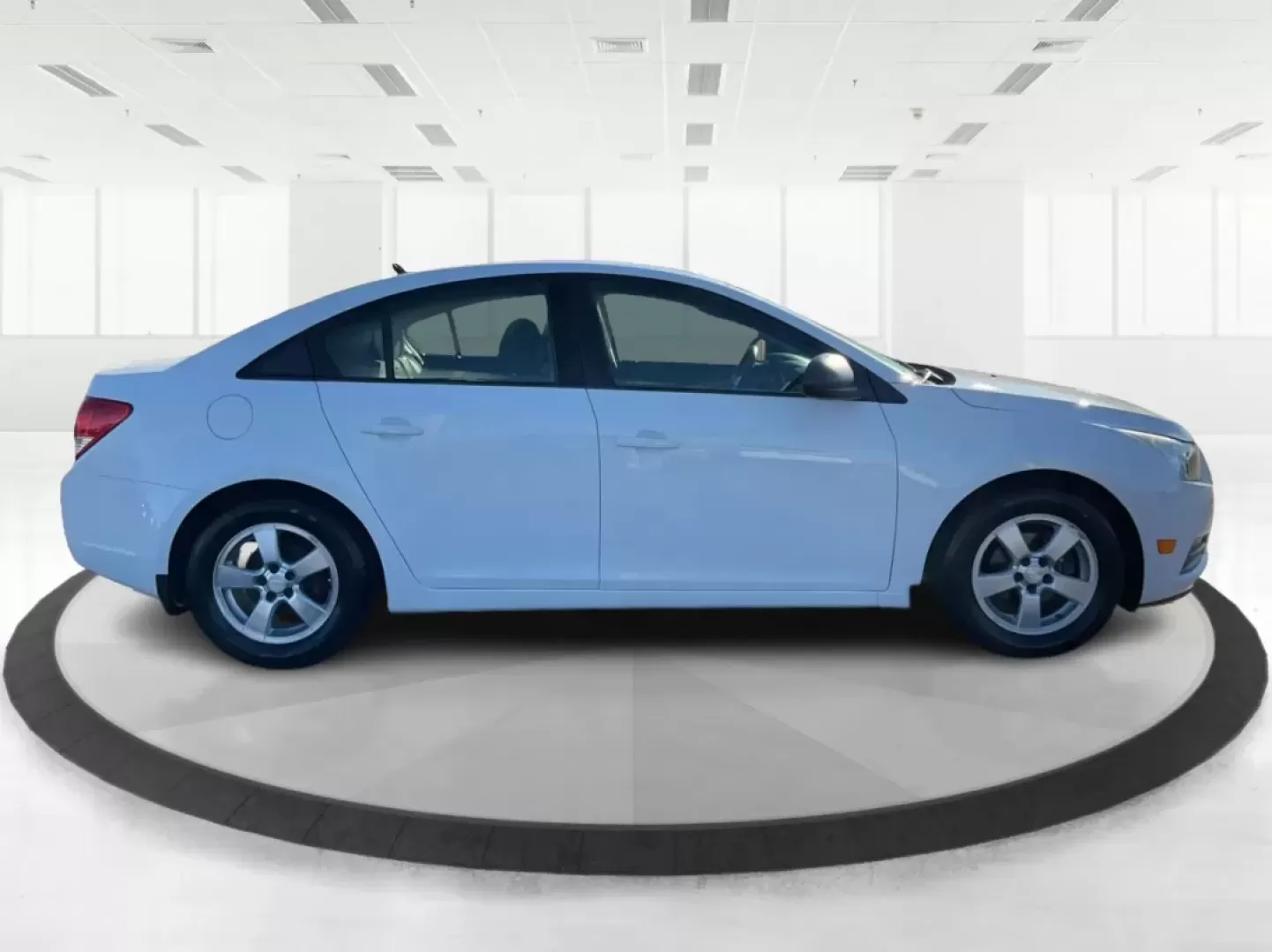 2014 Chevrolet Cruze LS Auto (1G1PA5SG7E7) with an ECOTEC 1.8L I-4 DOHC engine, located at 1230 East Main St, Xenia, OH, 45385, (937) 908-9800, 39.688026, -83.910172 - **Discover the Perfect Sedan for Your Daily Journey: 2014 Chevrolet Cruze at Advantage Car and Credit - Xenia!**<br /> <br /> Are you in search of a reliable and stylish vehicle that suits all aspects of your life? Look no further than this exceptional 2014 Chevrolet Cruze, available at Advantage Ca - Photo#1