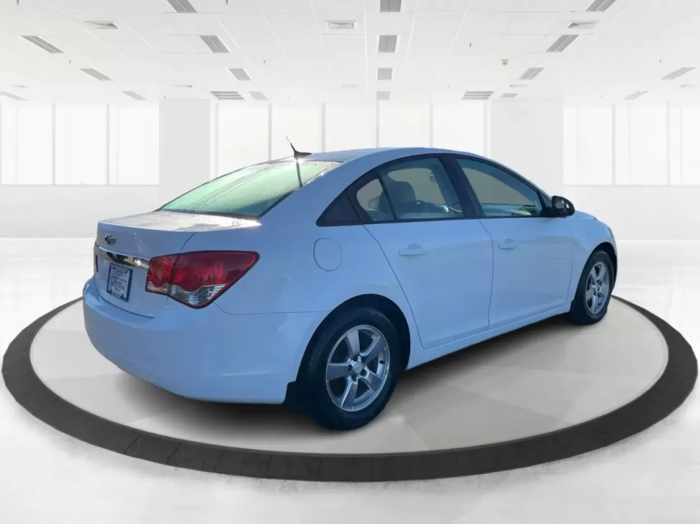 2014 Chevrolet Cruze LS Auto (1G1PA5SG7E7) with an ECOTEC 1.8L I-4 DOHC engine, located at 1230 East Main St, Xenia, OH, 45385, (937) 908-9800, 39.688026, -83.910172 - **Discover the Perfect Sedan for Your Daily Journey: 2014 Chevrolet Cruze at Advantage Car and Credit - Xenia!**<br /> <br /> Are you in search of a reliable and stylish vehicle that suits all aspects of your life? Look no further than this exceptional 2014 Chevrolet Cruze, available at Advantage Ca - Photo#2