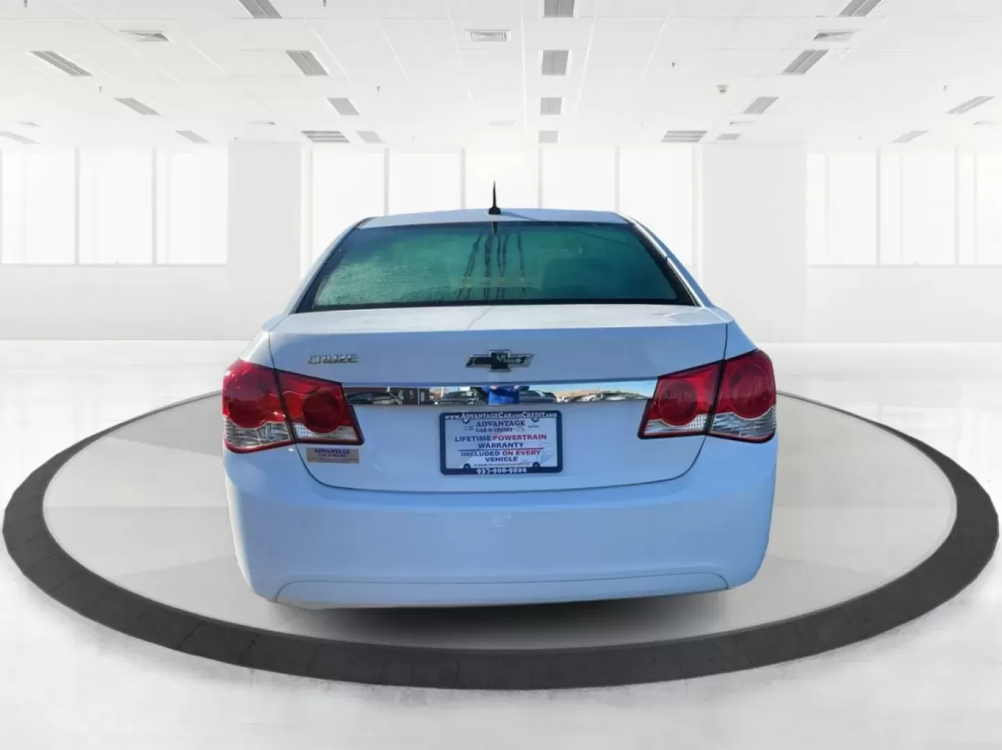 2014 Chevrolet Cruze LS Auto (1G1PA5SG7E7) with an ECOTEC 1.8L I-4 DOHC engine, located at 1230 East Main St, Xenia, OH, 45385, (937) 908-9800, 39.688026, -83.910172 - **Discover the Perfect Sedan for Your Daily Journey: 2014 Chevrolet Cruze at Advantage Car and Credit - Xenia!**<br /> <br /> Are you in search of a reliable and stylish vehicle that suits all aspects of your life? Look no further than this exceptional 2014 Chevrolet Cruze, available at Advantage Ca - Photo#3