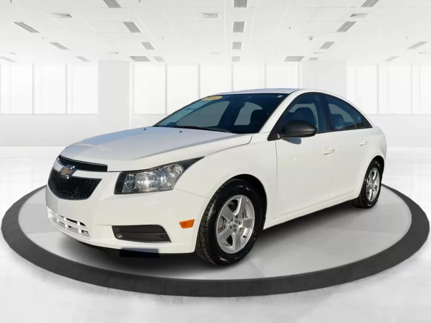 2014 Chevrolet Cruze LS Auto (1G1PA5SG7E7) with an ECOTEC 1.8L I-4 DOHC engine, located at 1230 East Main St, Xenia, OH, 45385, (937) 908-9800, 39.688026, -83.910172 - **Discover the Perfect Sedan for Your Daily Journey: 2014 Chevrolet Cruze at Advantage Car and Credit - Xenia!**<br /> <br /> Are you in search of a reliable and stylish vehicle that suits all aspects of your life? Look no further than this exceptional 2014 Chevrolet Cruze, available at Advantage Ca - Photo#8