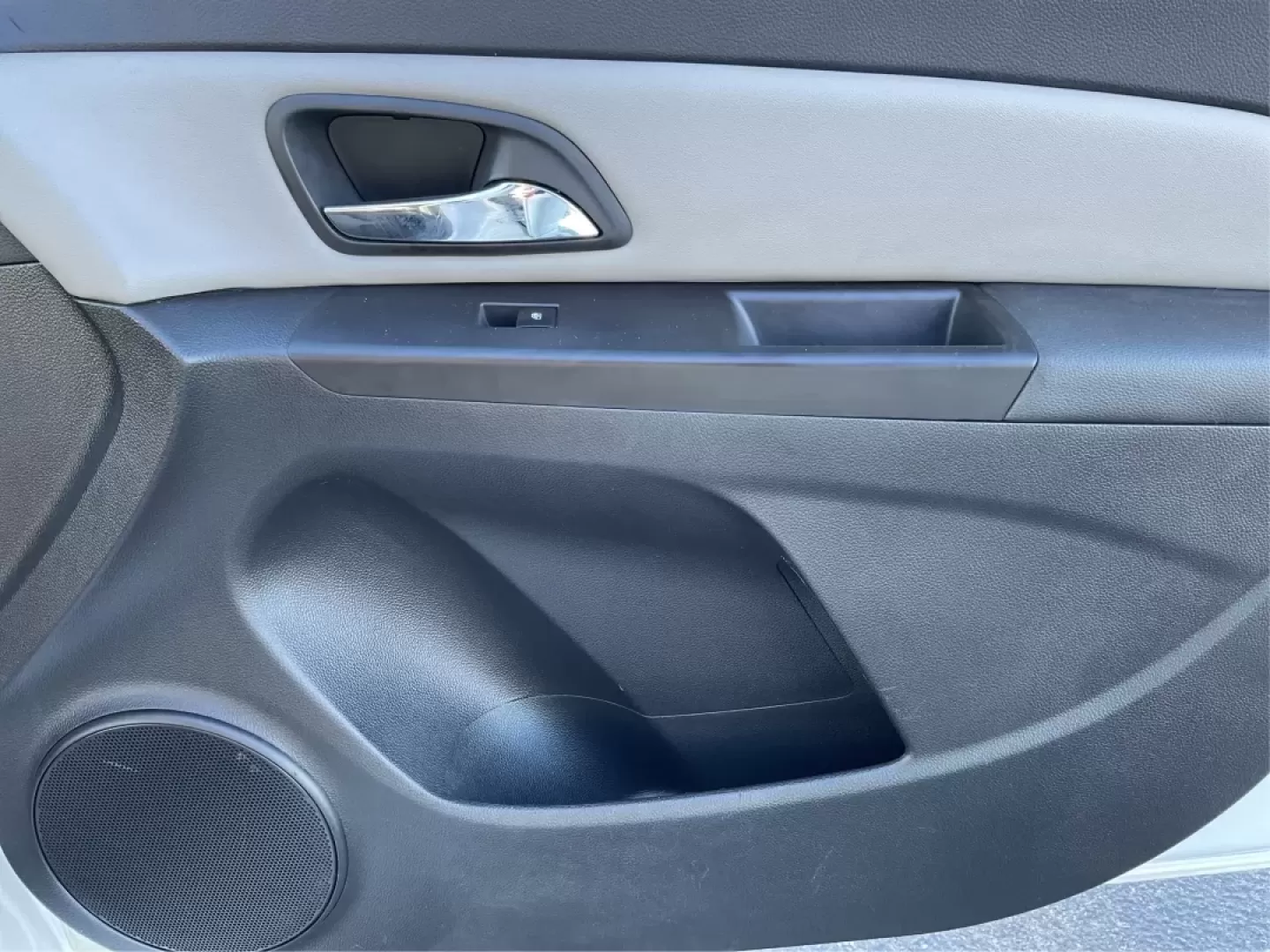 2014 Chevrolet Cruze LS Auto (1G1PA5SG7E7) with an ECOTEC 1.8L I-4 DOHC engine, located at 1230 East Main St, Xenia, OH, 45385, (937) 908-9800, 39.688026, -83.910172 - **Discover the Perfect Sedan for Your Daily Journey: 2014 Chevrolet Cruze at Advantage Car and Credit - Xenia!**<br /> <br /> Are you in search of a reliable and stylish vehicle that suits all aspects of your life? Look no further than this exceptional 2014 Chevrolet Cruze, available at Advantage Ca - Photo#19