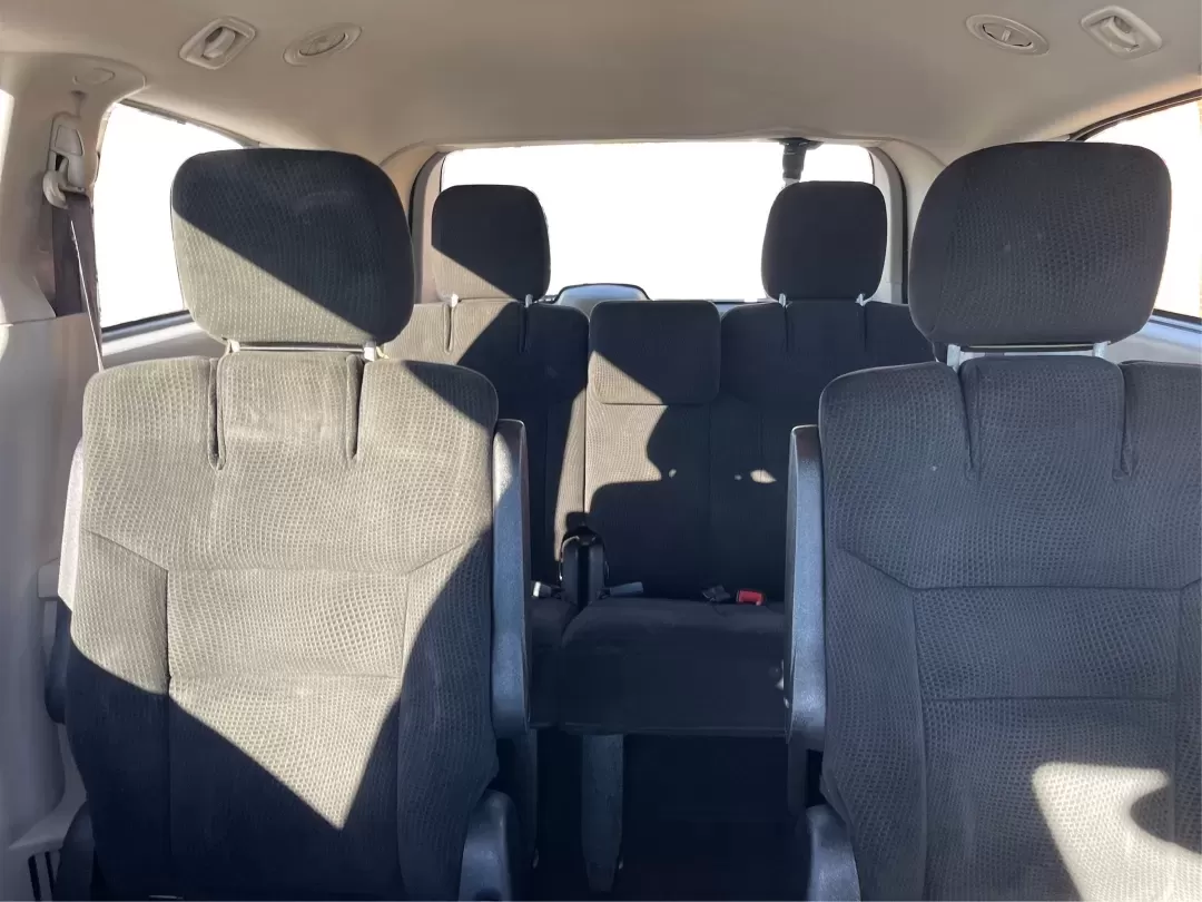 2016 Dodge Grand Caravan SE (2C4RDGBG0GR) with an Pentastar 3.6L V-6 DOHC engine, located at 1230 East Main St, Xenia, OH, 45385, (937) 908-9800, 39.688026, -83.910172 - **Experience the Freedom of Family Adventures with the 2016 Dodge Grand Caravan SE!** <br /> <br /> Are you in search of the perfect vehicle for family road trips, daily commutes, or weekend adventures? Look no further than the 2016 Dodge Grand Caravan SE, available at Advantage Car and Credit in X - Photo#14