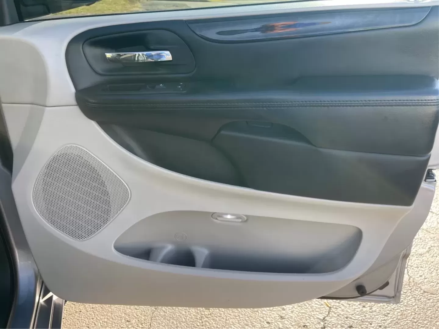 2016 Dodge Grand Caravan SE (2C4RDGBG0GR) with an Pentastar 3.6L V-6 DOHC engine, located at 1230 East Main St, Xenia, OH, 45385, (937) 908-9800, 39.688026, -83.910172 - **Experience the Freedom of Family Adventures with the 2016 Dodge Grand Caravan SE!** <br /> <br /> Are you in search of the perfect vehicle for family road trips, daily commutes, or weekend adventures? Look no further than the 2016 Dodge Grand Caravan SE, available at Advantage Car and Credit in X - Photo#20