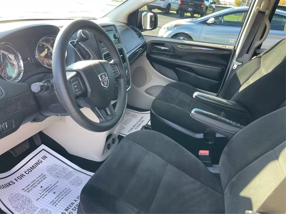 2016 Dodge Grand Caravan SE (2C4RDGBG0GR) with an Pentastar 3.6L V-6 DOHC engine, located at 1184 Kauffman Ave, Fairborn, OH, 45324, (937) 908-9800, 39.807072, -84.030914 - **Experience the Freedom of Family Adventures with the 2016 Dodge Grand Caravan SE!** <br /> <br /> Are you in search of the perfect vehicle for family road trips, daily commutes, or weekend adventures? Look no further than the 2016 Dodge Grand Caravan SE, available at Advantage Car and Credit in X - Photo#9