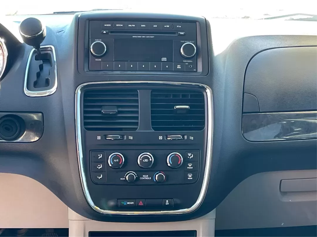 2016 Dodge Grand Caravan SE (2C4RDGBG0GR) with an Pentastar 3.6L V-6 DOHC engine, located at 1184 Kauffman Ave, Fairborn, OH, 45324, (937) 908-9800, 39.807072, -84.030914 - **Experience the Freedom of Family Adventures with the 2016 Dodge Grand Caravan SE!** <br /> <br /> Are you in search of the perfect vehicle for family road trips, daily commutes, or weekend adventures? Look no further than the 2016 Dodge Grand Caravan SE, available at Advantage Car and Credit in X - Photo#13