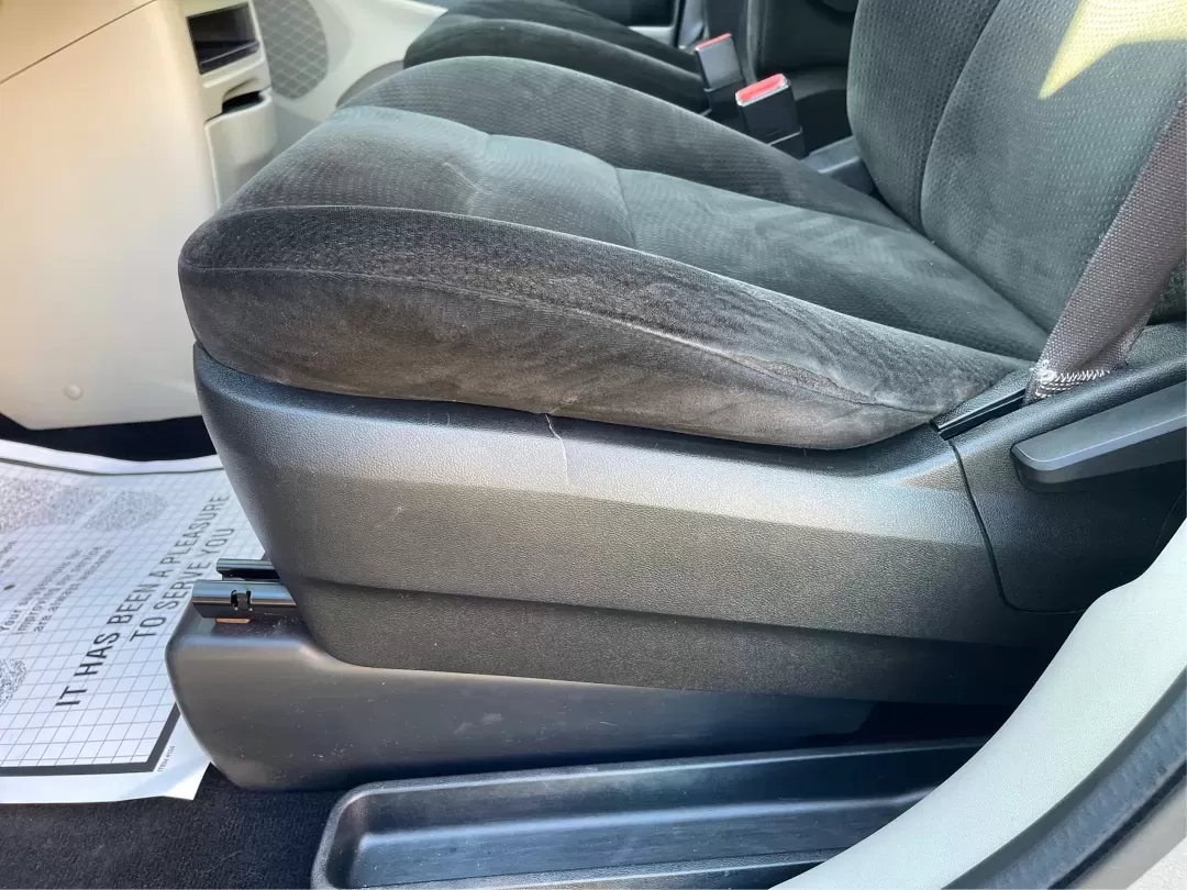 2016 Dodge Grand Caravan SE (2C4RDGBG0GR) with an Pentastar 3.6L V-6 DOHC engine, located at 1184 Kauffman Ave, Fairborn, OH, 45324, (937) 908-9800, 39.807072, -84.030914 - **Experience the Freedom of Family Adventures with the 2016 Dodge Grand Caravan SE!** <br /> <br /> Are you in search of the perfect vehicle for family road trips, daily commutes, or weekend adventures? Look no further than the 2016 Dodge Grand Caravan SE, available at Advantage Car and Credit in X - Photo#18