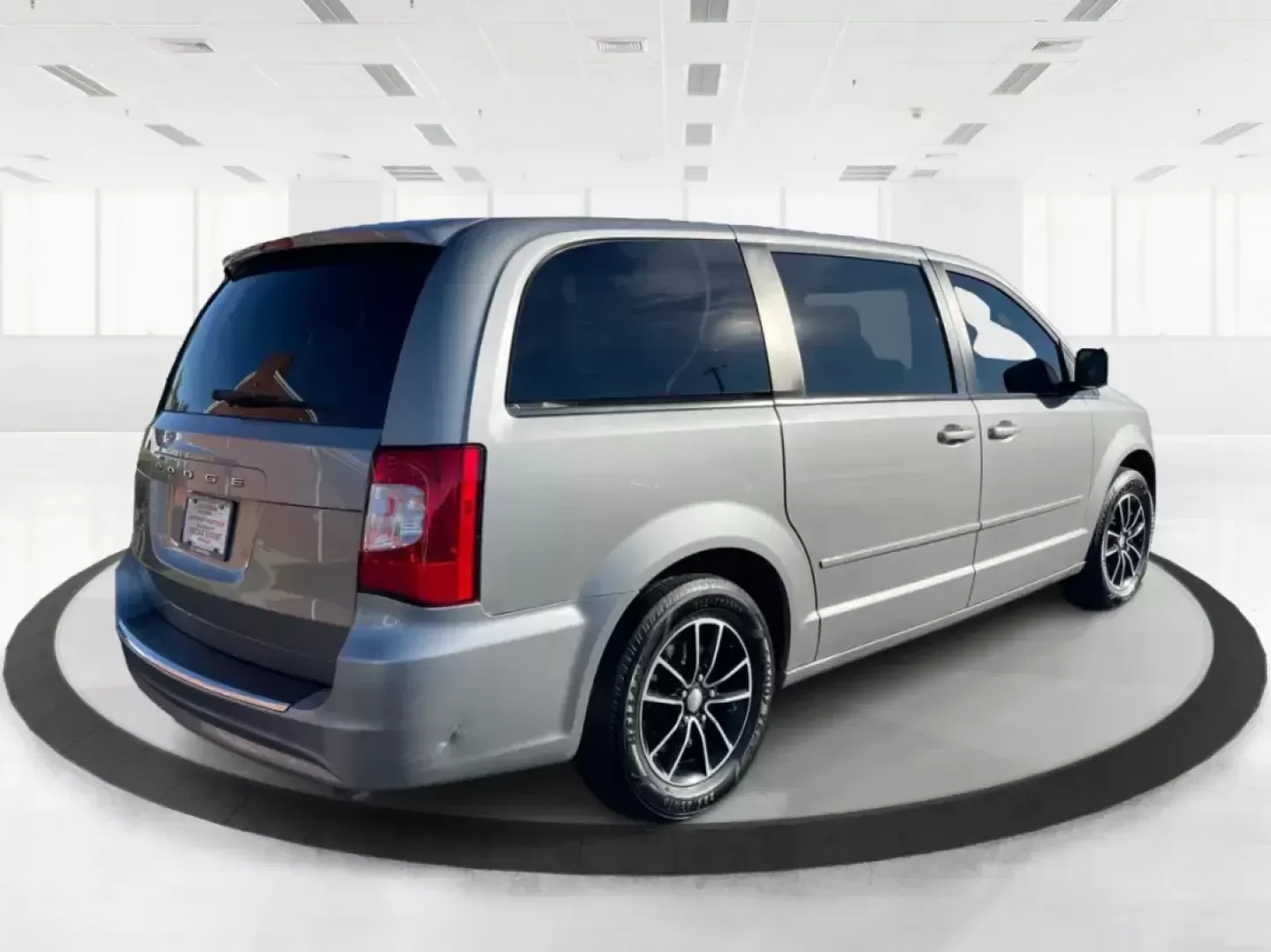 2016 Dodge Grand Caravan SE (2C4RDGBG0GR) with an Pentastar 3.6L V-6 DOHC engine, 6A transmission, located at 8750 N County Rd 25A, Piqua, OH, 45356, (937) 908-9800, 40.164391, -84.232513 - **Experience the Freedom of Family Adventures with the 2016 Dodge Grand Caravan SE!** <br /> <br /> Are you in search of the perfect vehicle for family road trips, daily commutes, or weekend adventures? Look no further than the 2016 Dodge Grand Caravan SE, available at Advantage Car and Credit in X - Photo#2