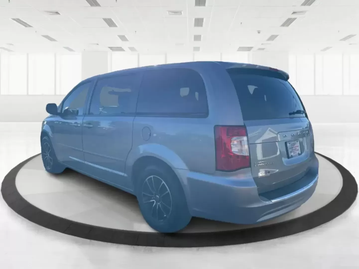 2016 Dodge Grand Caravan SE (2C4RDGBG0GR) with an Pentastar 3.6L V-6 DOHC engine, 6A transmission, located at 8750 N County Rd 25A, Piqua, OH, 45356, (937) 908-9800, 40.164391, -84.232513 - **Experience the Freedom of Family Adventures with the 2016 Dodge Grand Caravan SE!** <br /> <br /> Are you in search of the perfect vehicle for family road trips, daily commutes, or weekend adventures? Look no further than the 2016 Dodge Grand Caravan SE, available at Advantage Car and Credit in X - Photo#4