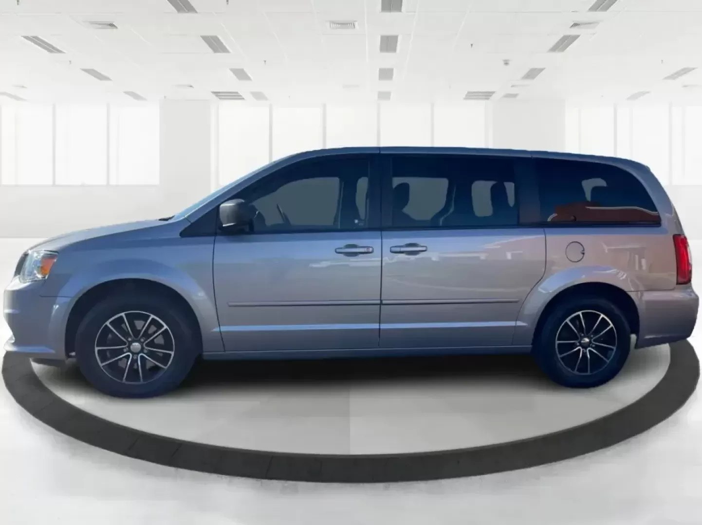 2016 Dodge Grand Caravan SE (2C4RDGBG0GR) with an Pentastar 3.6L V-6 DOHC engine, 6A transmission, located at 8750 N County Rd 25A, Piqua, OH, 45356, (937) 908-9800, 40.164391, -84.232513 - **Experience the Freedom of Family Adventures with the 2016 Dodge Grand Caravan SE!** <br /> <br /> Are you in search of the perfect vehicle for family road trips, daily commutes, or weekend adventures? Look no further than the 2016 Dodge Grand Caravan SE, available at Advantage Car and Credit in X - Photo#5