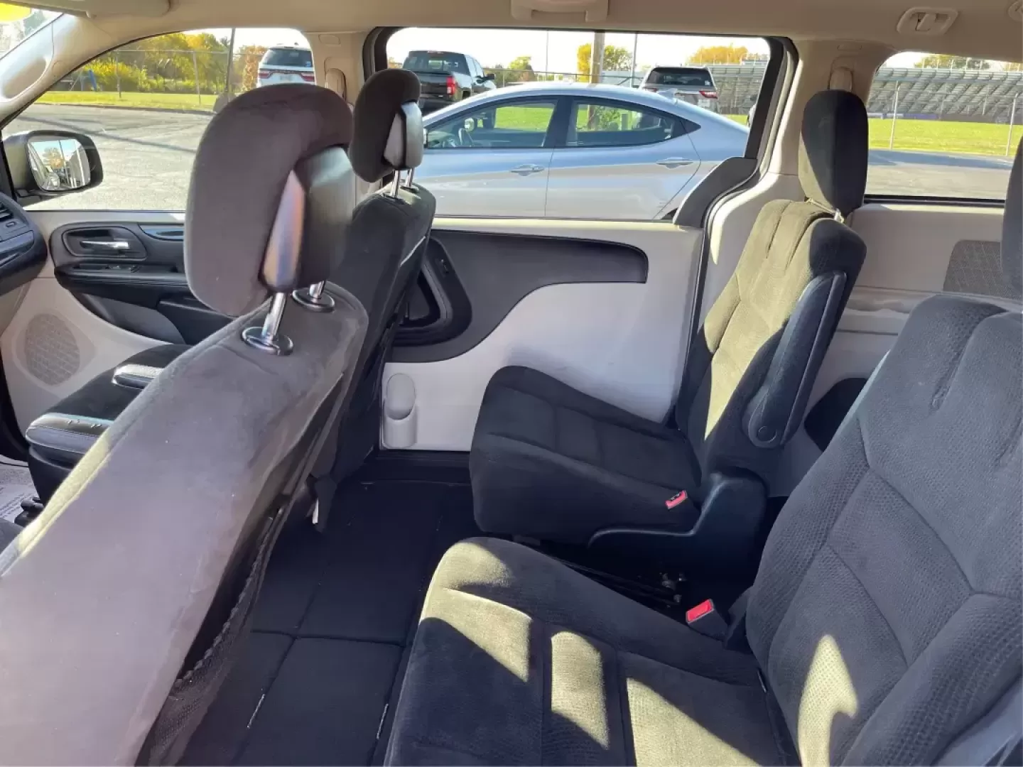 2016 Dodge Grand Caravan SE (2C4RDGBG0GR) with an Pentastar 3.6L V-6 DOHC engine, 6A transmission, located at 8750 N County Rd 25A, Piqua, OH, 45356, (937) 908-9800, 40.164391, -84.232513 - **Experience the Freedom of Family Adventures with the 2016 Dodge Grand Caravan SE!** <br /> <br /> Are you in search of the perfect vehicle for family road trips, daily commutes, or weekend adventures? Look no further than the 2016 Dodge Grand Caravan SE, available at Advantage Car and Credit in X - Photo#10