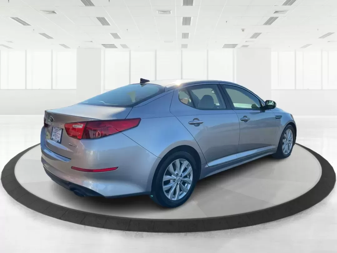 2015 Kia Optima EX (5XXGN4A74FG) with an Theta II 2.4L I-4 gasoline direct injection engine, 6-Speed Automatic transmission, located at 4508 South Dixie Dr, Moraine, OH, 45439, (937) 908-9800, 39.689976, -84.218452 - Experience the perfect blend of style, comfort, and reliability with this 2015 Kia Optima EX at Advantage Car and Credit in Xenia, OH. Whether you're embarking on daily commutes, family road trips, or simply looking for a trusty companion for your adventures, this vehicle is designed to meet your di - Photo#2