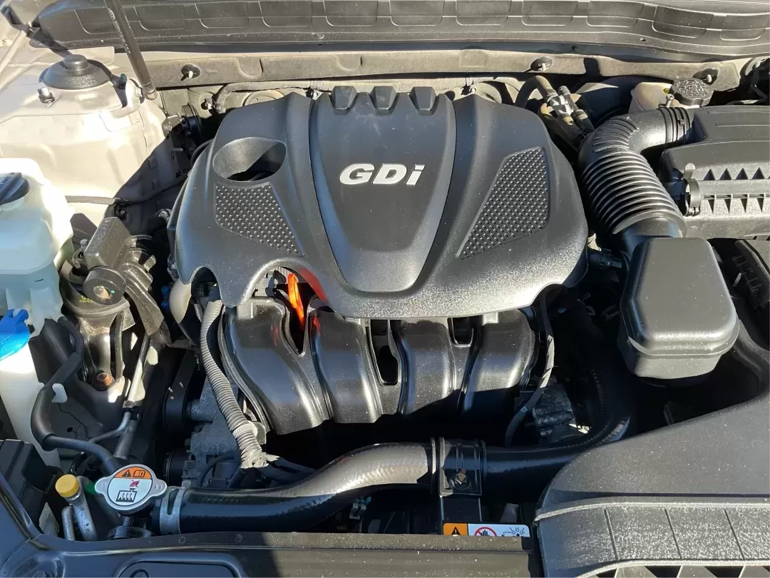 2015 Kia Optima EX (5XXGN4A74FG) with an Theta II 2.4L I-4 gasoline direct injection engine, 6-Speed Automatic transmission, located at 4508 South Dixie Dr, Moraine, OH, 45439, (937) 908-9800, 39.689976, -84.218452 - Experience the perfect blend of style, comfort, and reliability with this 2015 Kia Optima EX at Advantage Car and Credit in Xenia, OH. Whether you're embarking on daily commutes, family road trips, or simply looking for a trusty companion for your adventures, this vehicle is designed to meet your di - Photo#11