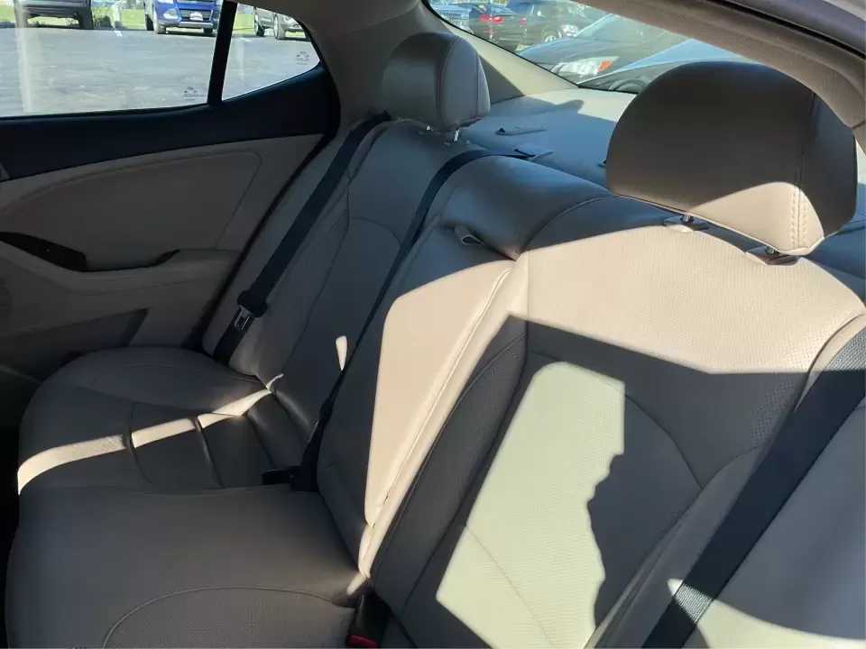 2015 Kia Optima EX (5XXGN4A74FG) with an Theta II 2.4L I-4 gasoline direct injection engine, 6-Speed Automatic transmission, located at 1184 Kauffman Ave, Fairborn, OH, 45324, (937) 908-9800, 39.807072, -84.030914 - Experience the perfect blend of style, comfort, and reliability with this 2015 Kia Optima EX at Advantage Car and Credit in Xenia, OH. Whether you're embarking on daily commutes, family road trips, or simply looking for a trusty companion for your adventures, this vehicle is designed to meet your di - Photo#10