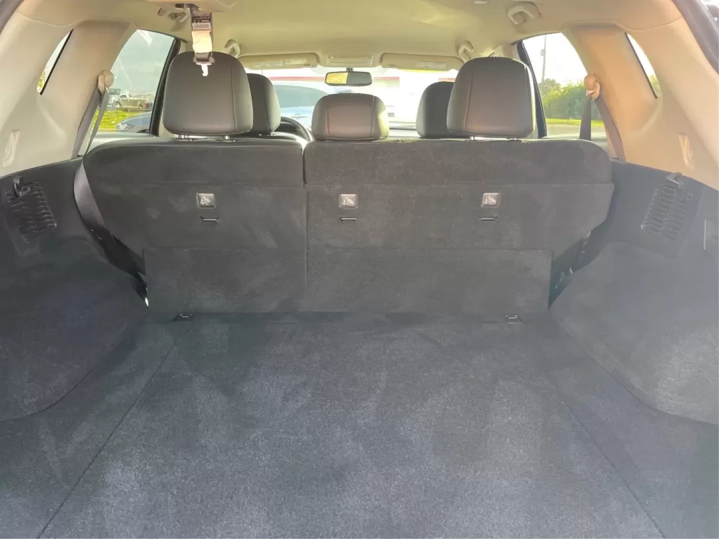 2018 Nissan Murano SL (5N1AZ2MG3JN) with an 3.5L V-6 DOHC engine, located at 880 E. National Road, Vandalia, OH, 45377, (937) 908-9800, 39.891918, -84.183594 - **Discover Your Next Adventure with the 2018 Nissan Murano SL Perfect for Growing Families and Weekend Getaways!**<br /> <br /> Are you ready to elevate your driving experience? At Advantage Car and Credit in Vandalia, OH, we are excited to offer a superb 2018 Nissan Murano SL that perfectly balanc - Photo#12